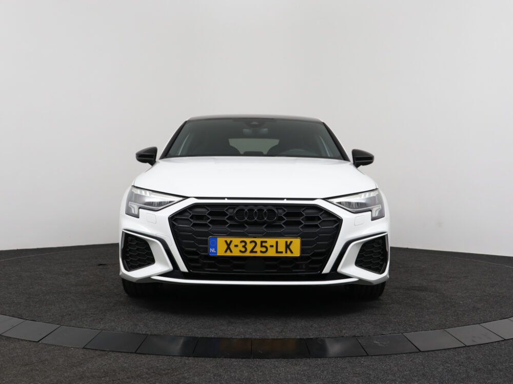 Audi A3 Sportback 45 TFSI-e 265 PK S-LINE Black Edition Competition, 12 MND GARANTIE | LED+ | NAVI | Virtual | PDC Camera | DAB+ -RIJKLAAR