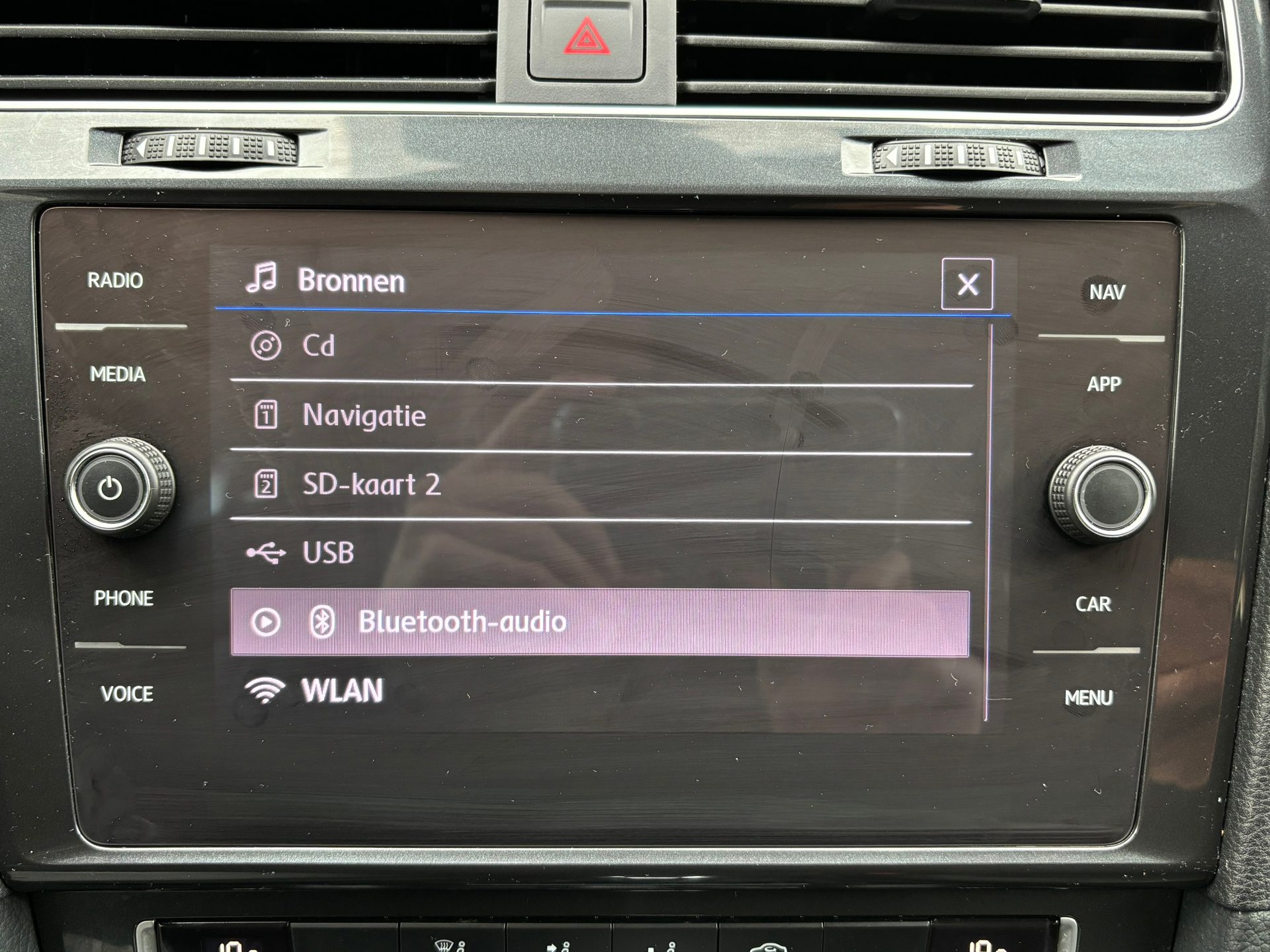 Volkswagen E-Golf | AUTOMAAT | NAVIGATIE | LED | ADAPT CRUISE CONTROL | WARMTEPOMP | LMV 17 | EERSTE EIGENAAR |