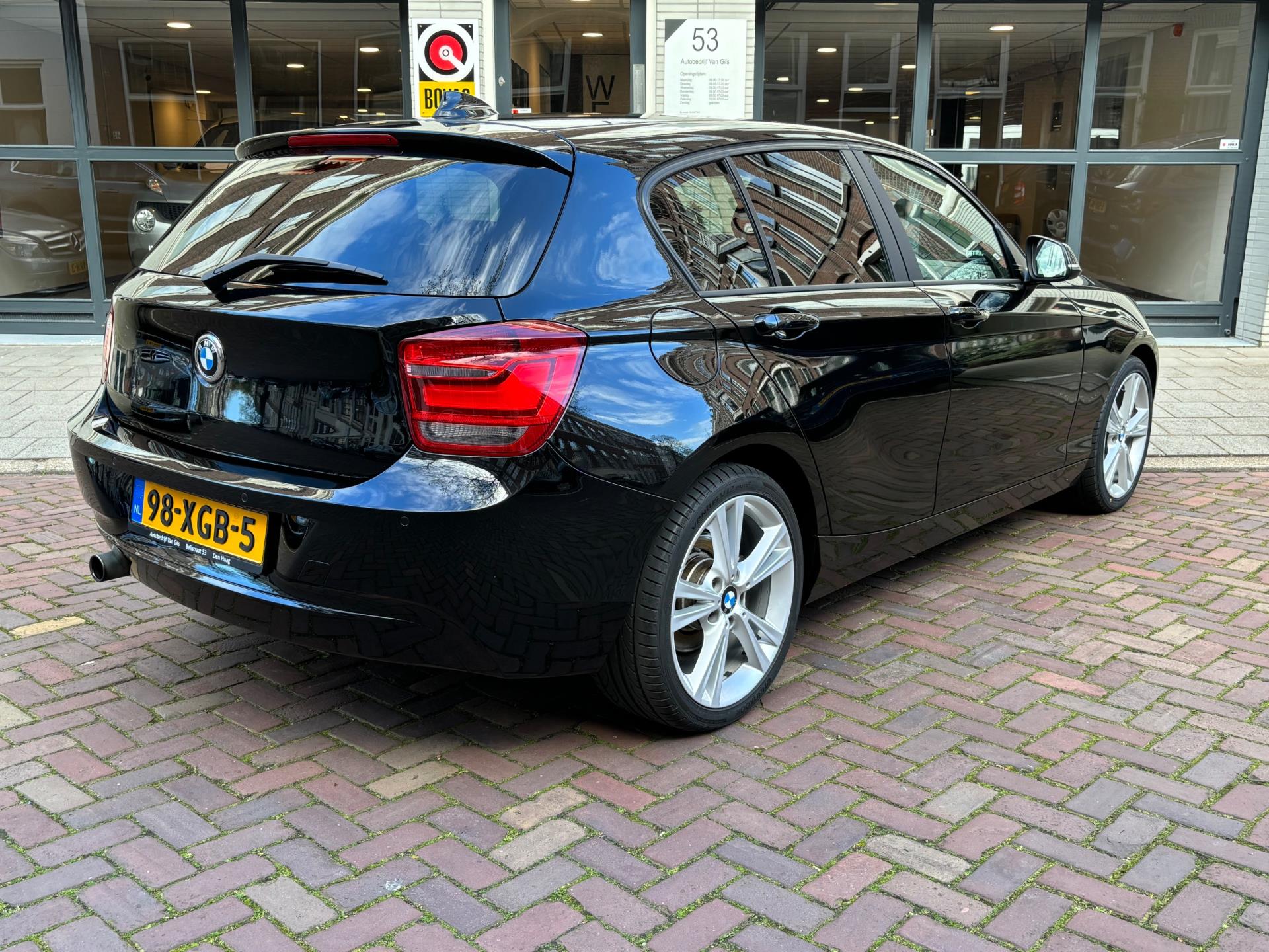 BMW 1-serie 116d Business+ | AIRCO | NAVIGATIE | LMV | XENON | SPORTSTOELEN |