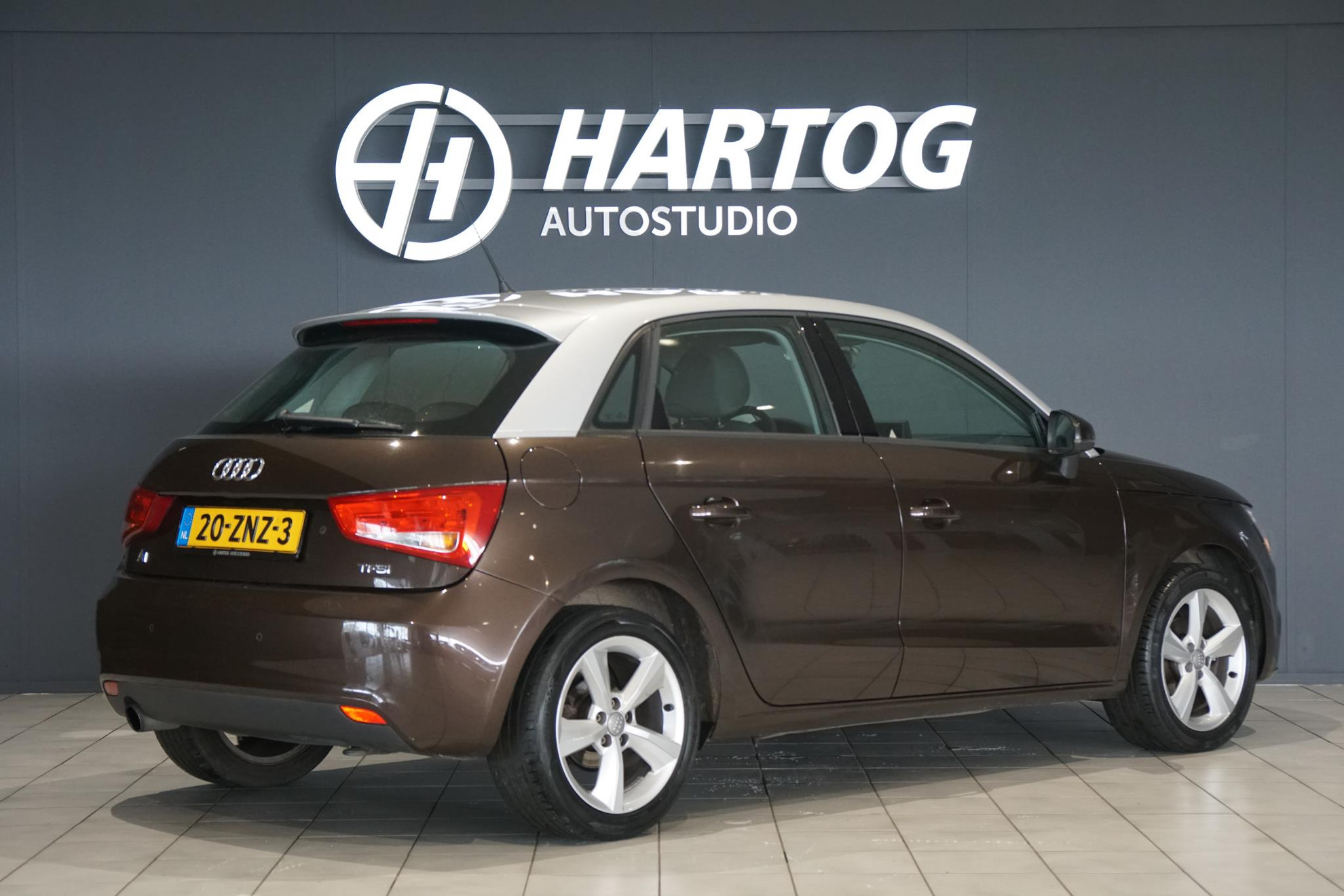 Audi A1 Sportback 1.2 TFSI Attraction Pro Line Business + NAVIGATIE / CRUISE CONTROL / PDC