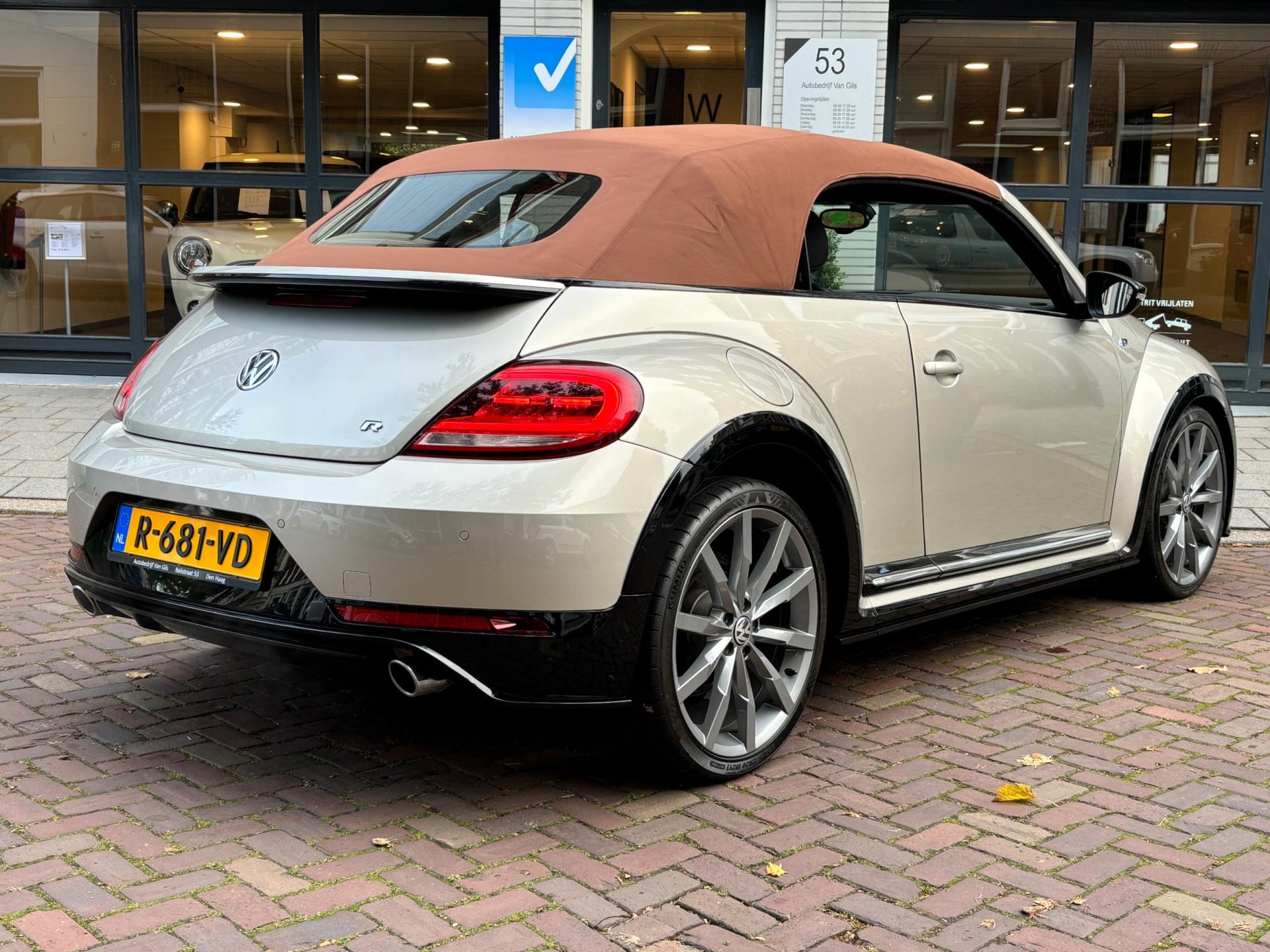 Volkswagen Beetle Cabriolet 2.0 TDI Design BlueMotion | R-LINE | CAMERA | PDC | NAVI | LM VELG 20 | CRUISE CONTROL | 1/2 LEDER |