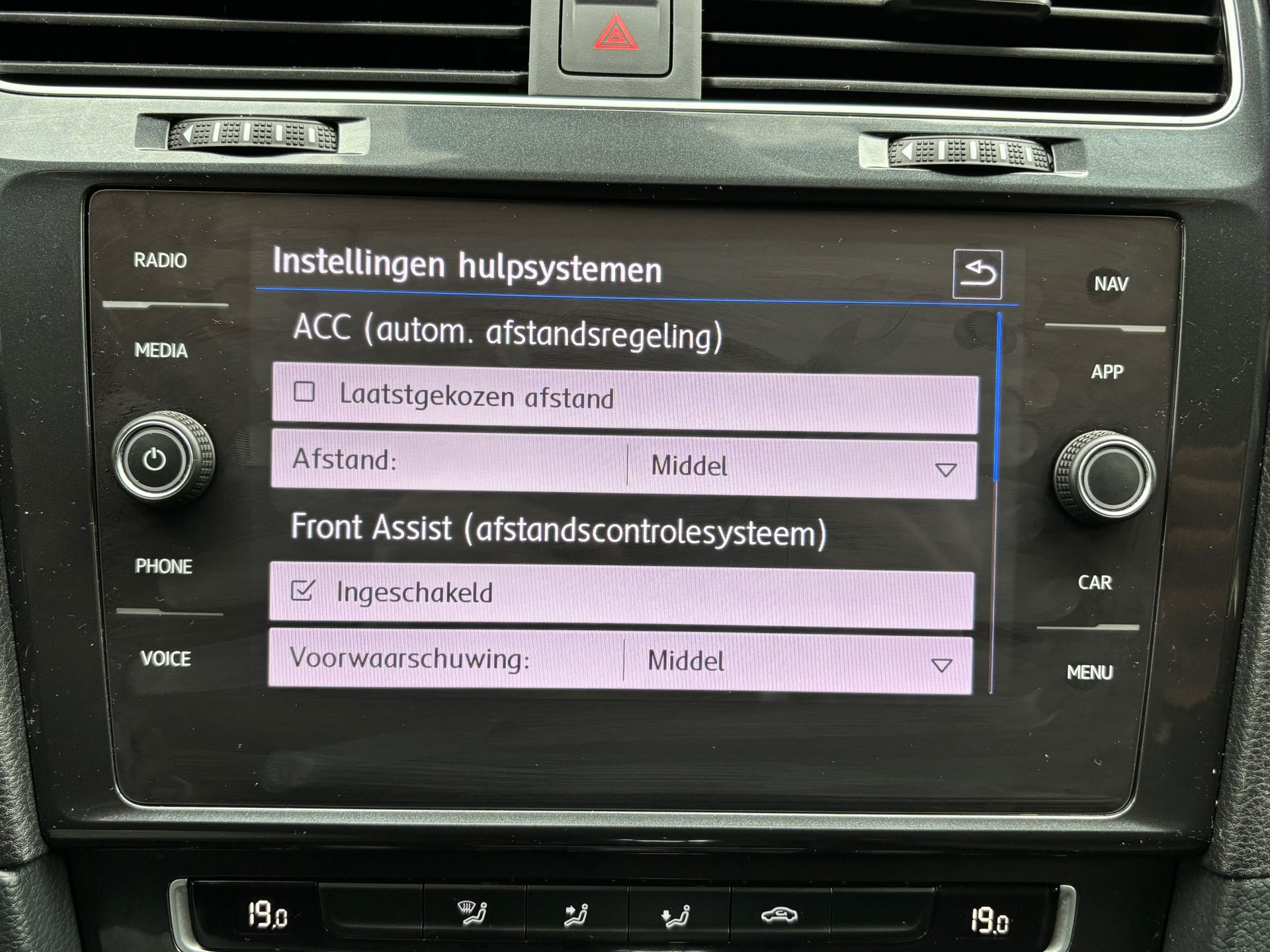 Volkswagen E-Golf | AUTOMAAT | NAVIGATIE | LED | ADAPT CRUISE CONTROL | WARMTEPOMP | LMV 17 | EERSTE EIGENAAR |