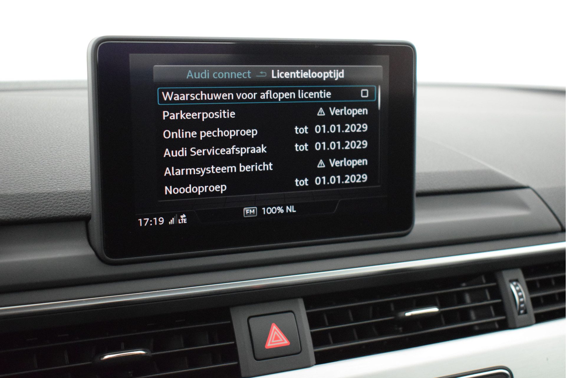 Audi A4 Limousine 40 TDI 190pk S-Tronic quattro 2x S-Line Stoelverwarming Led Navigatie