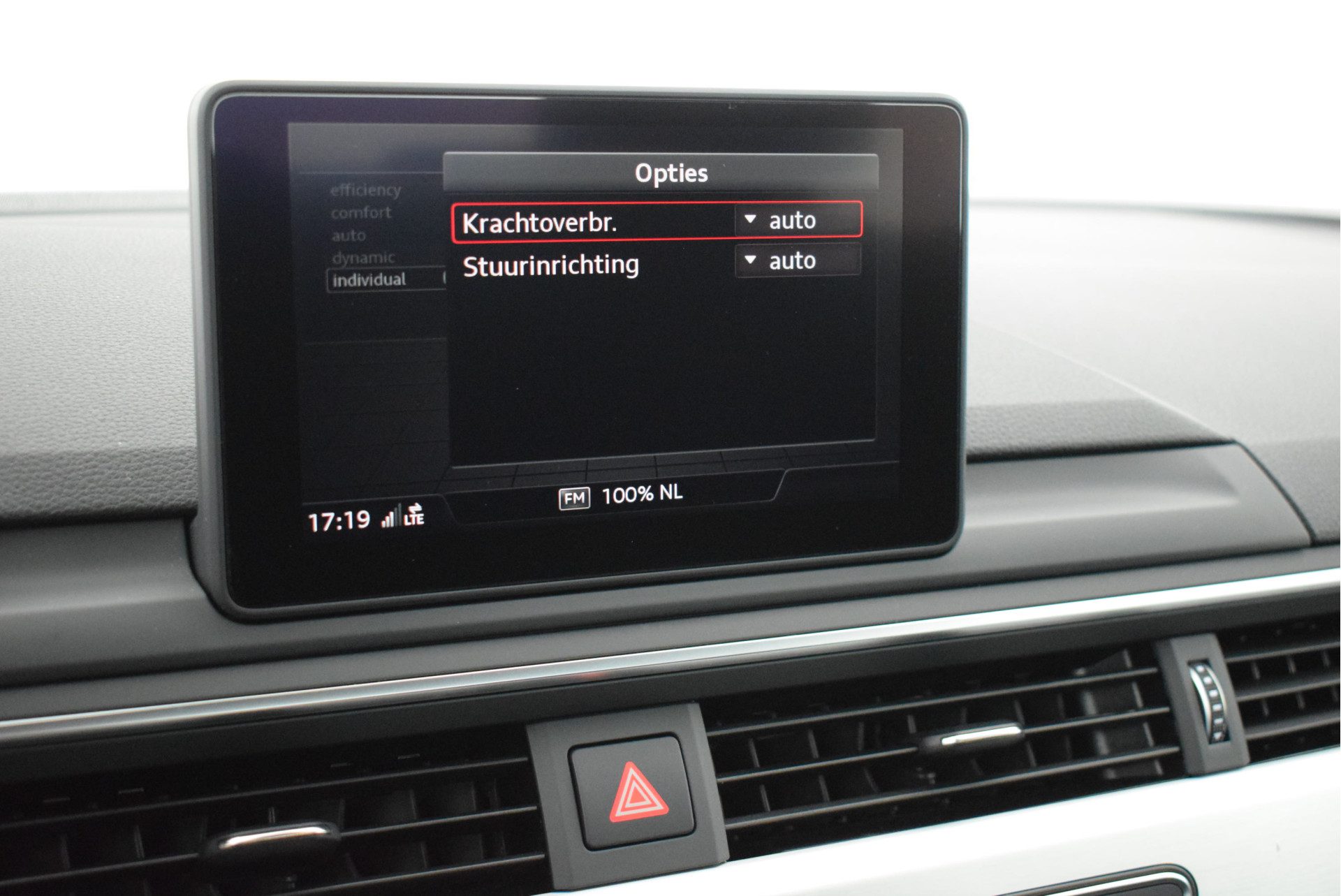 Audi A4 Limousine 40 TDI 190pk S-Tronic quattro 2x S-Line Stoelverwarming Led Navigatie