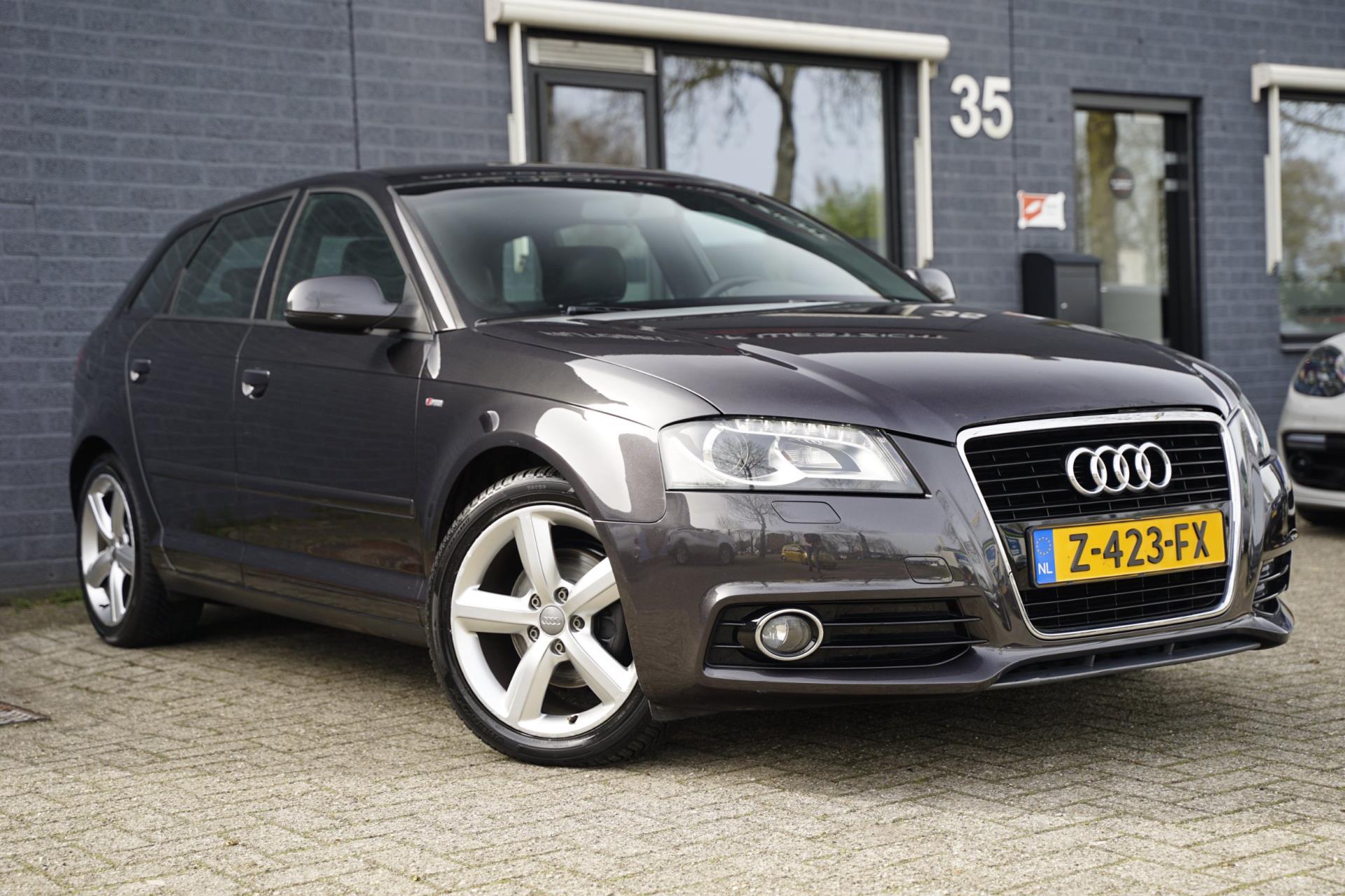 Audi A3 Sportback 1.2 TFSI 2x S-line, Sportstoelen, Pdc