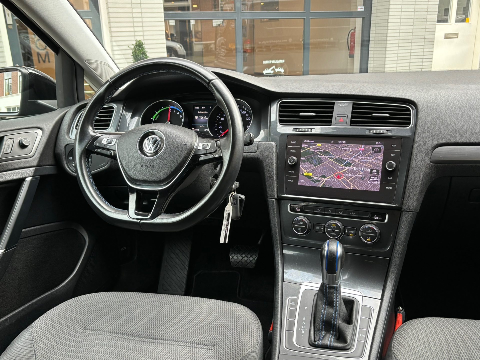 Volkswagen E-Golf | AUTOMAAT | NAVIGATIE | LED | ADAPT CRUISE CONTROL | WARMTEPOMP | LMV 17 | EERSTE EIGENAAR |