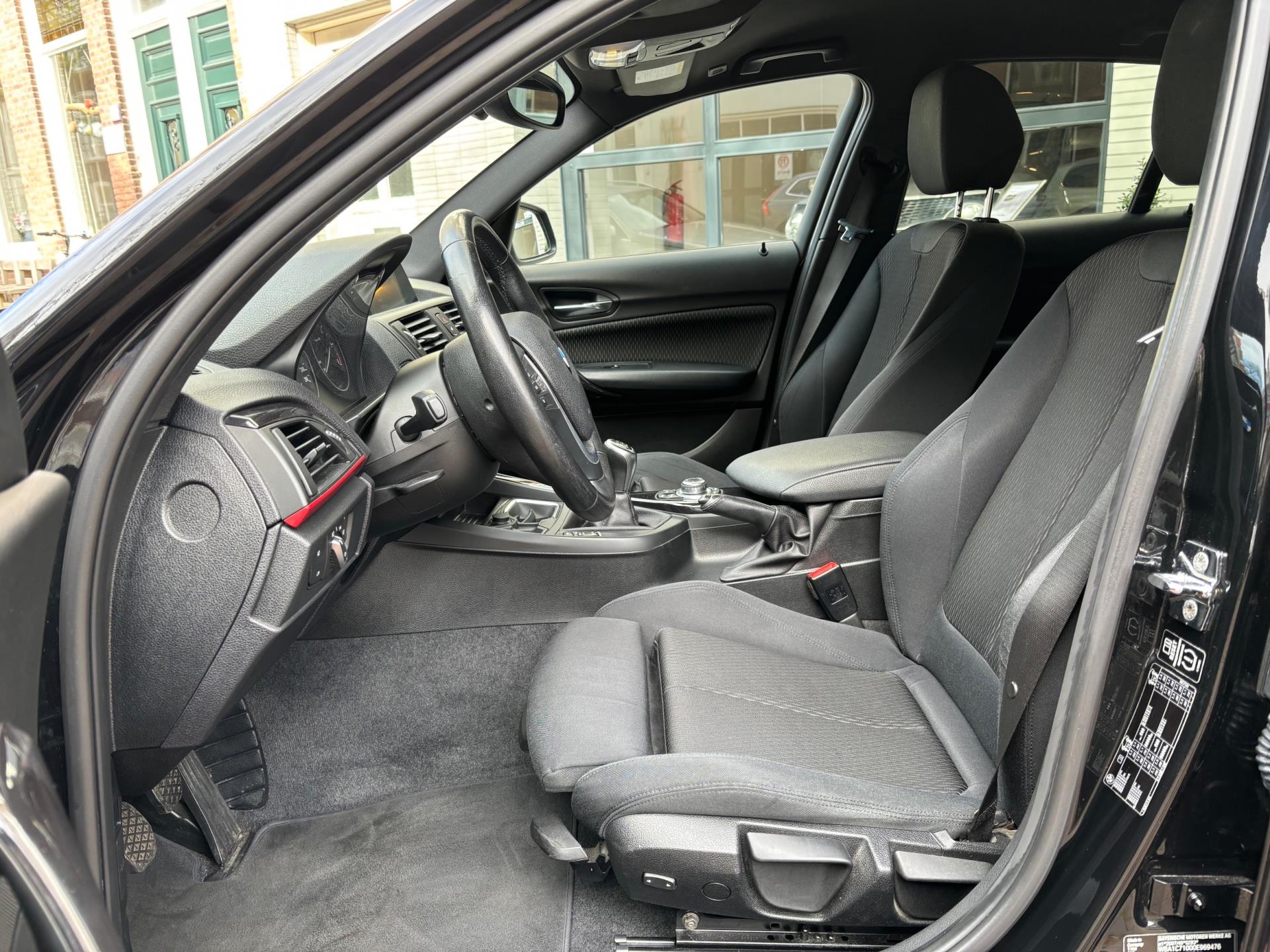 BMW 1-serie 116d Business+ | AIRCO | NAVIGATIE | LMV | XENON | SPORTSTOELEN |