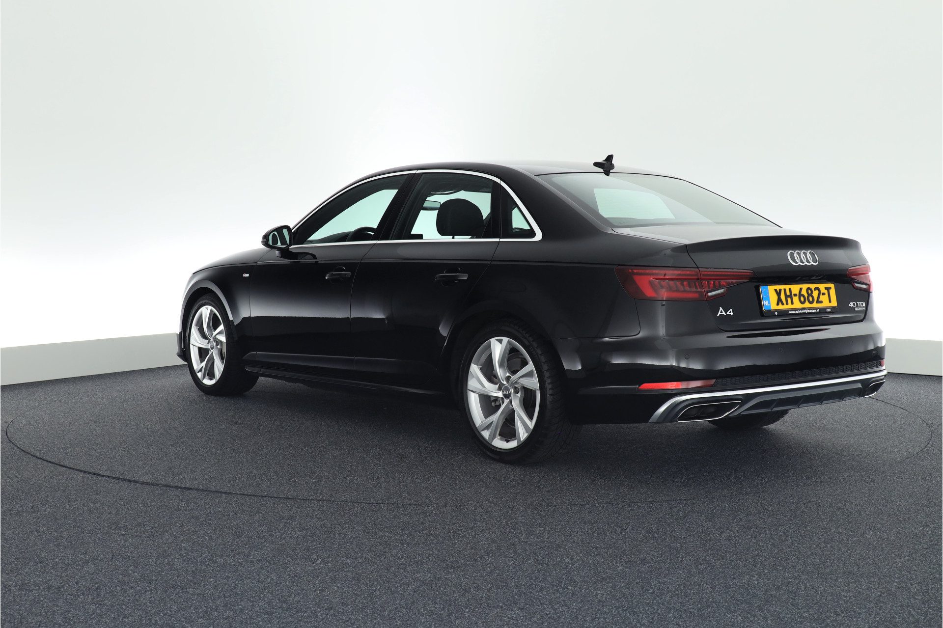 Audi A4 Limousine 40 TDI 190pk S-Tronic quattro 2x S-Line Stoelverwarming Led Navigatie