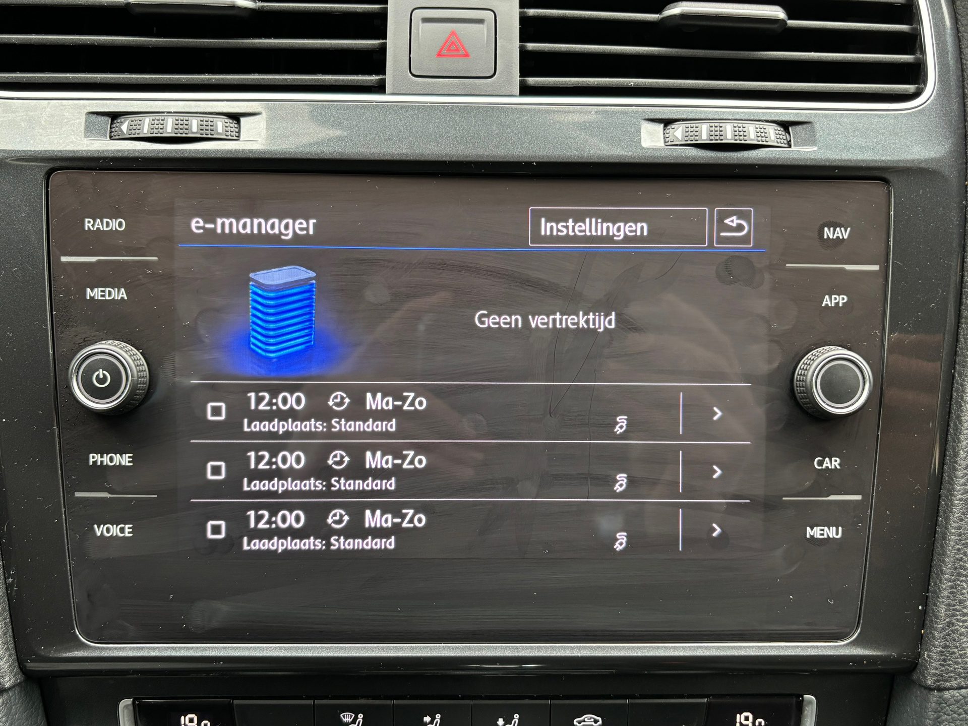 Volkswagen E-Golf | AUTOMAAT | NAVIGATIE | LED | ADAPT CRUISE CONTROL | WARMTEPOMP | LMV 17 | EERSTE EIGENAAR |