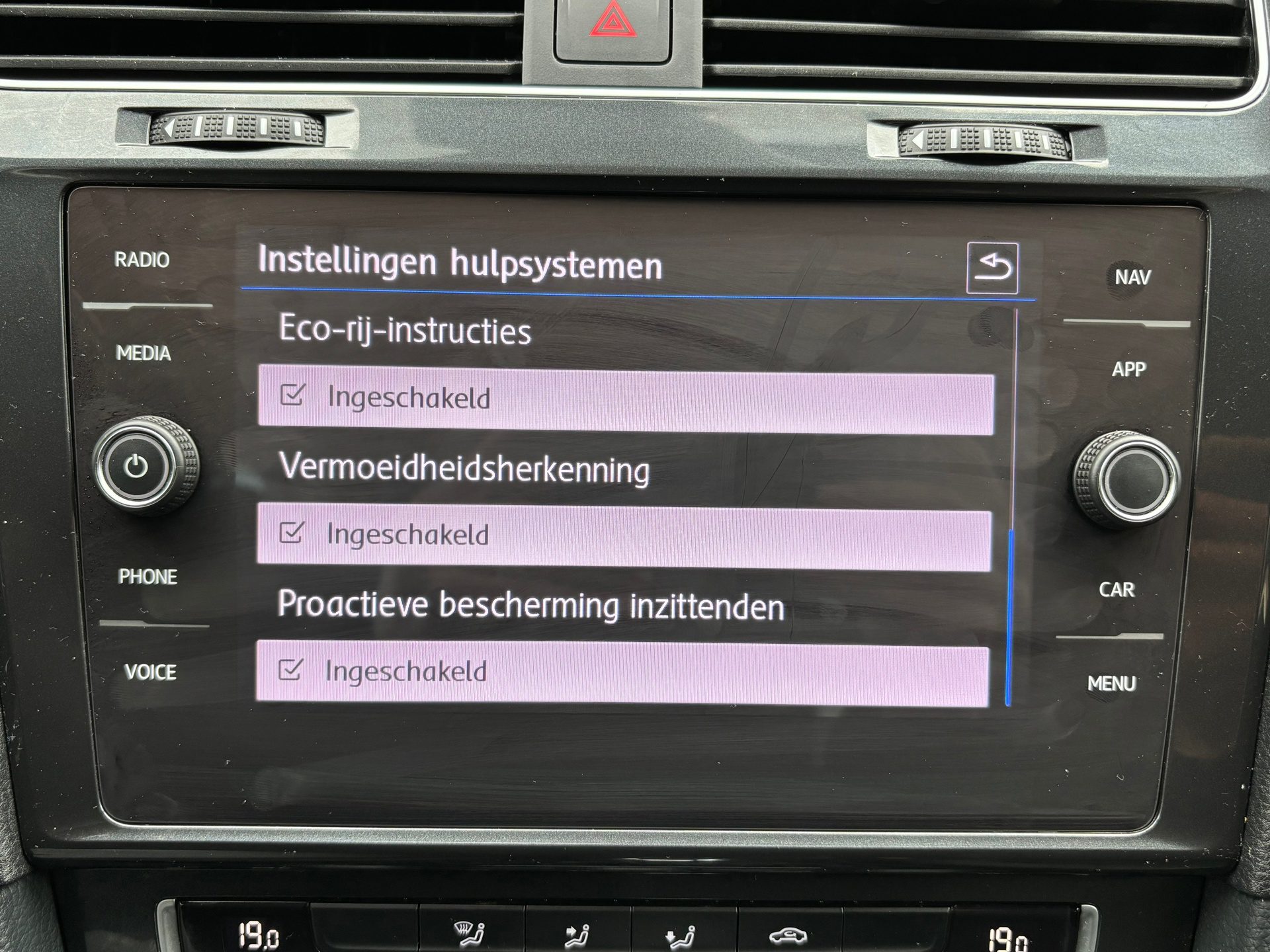 Volkswagen E-Golf | AUTOMAAT | NAVIGATIE | LED | ADAPT CRUISE CONTROL | WARMTEPOMP | LMV 17 | EERSTE EIGENAAR |