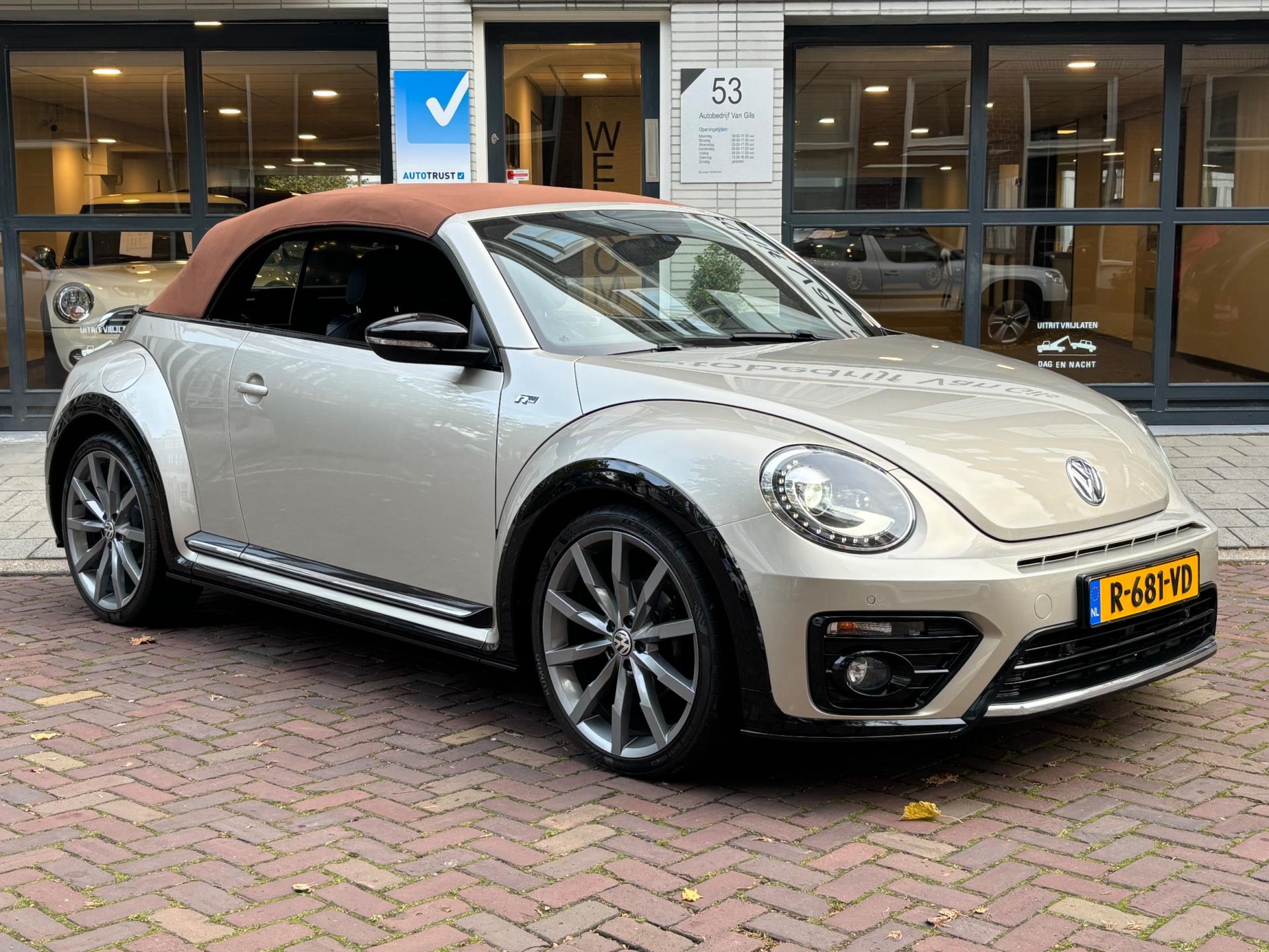 Volkswagen Beetle Cabriolet 2.0 TDI Design BlueMotion | R-LINE | CAMERA | PDC | NAVI | LM VELG 20 | CRUISE CONTROL | 1/2 LEDER |