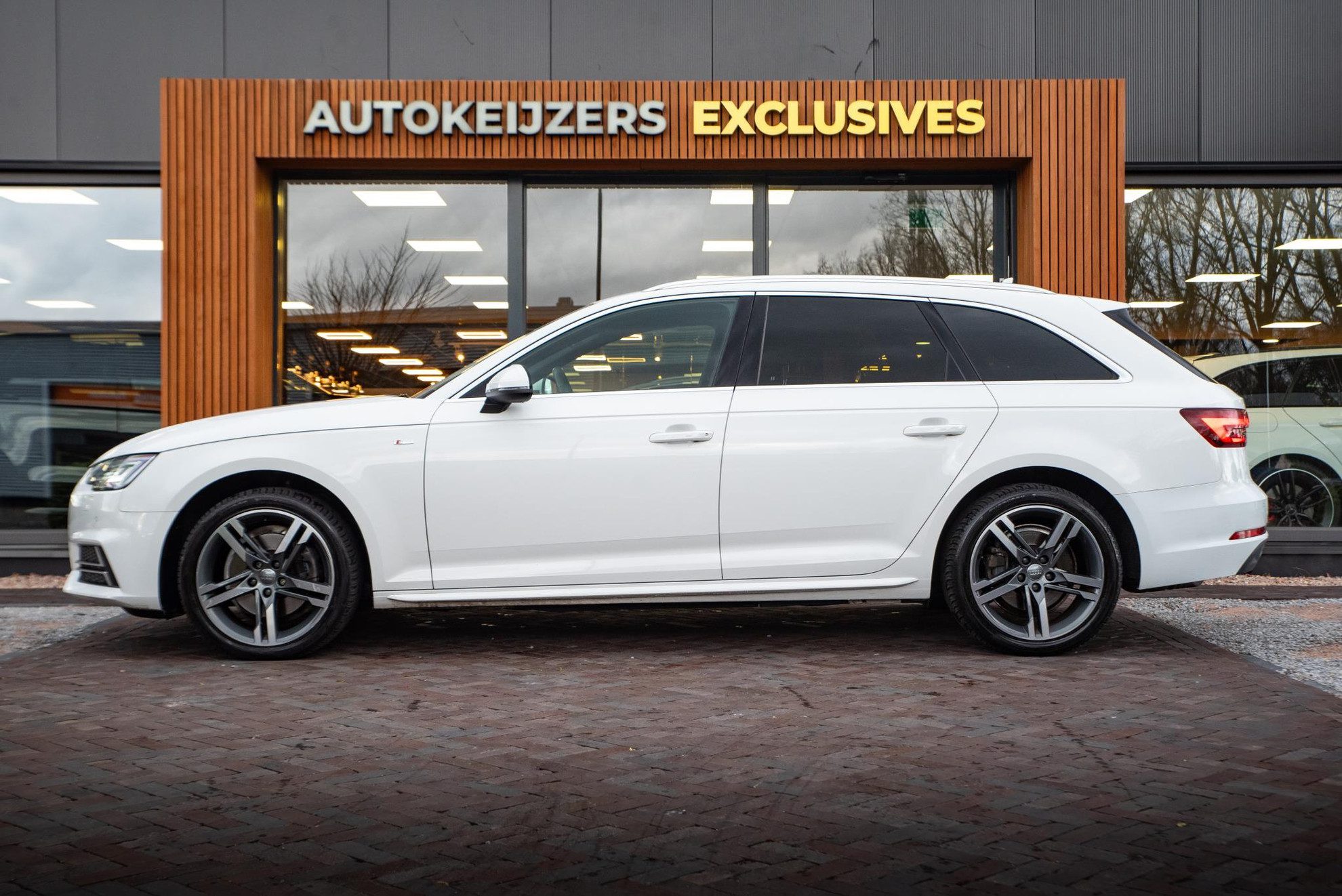 Audi A4 Avant 2.0 TFSI g-tron Design S Line B&O Matrix LED Stoelverw. Clima Cruise 18”LM