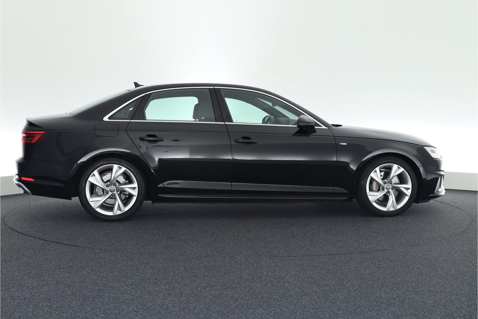 Audi A4 Limousine 40 TDI 190pk S-Tronic quattro 2x S-Line Stoelverwarming Led Navigatie