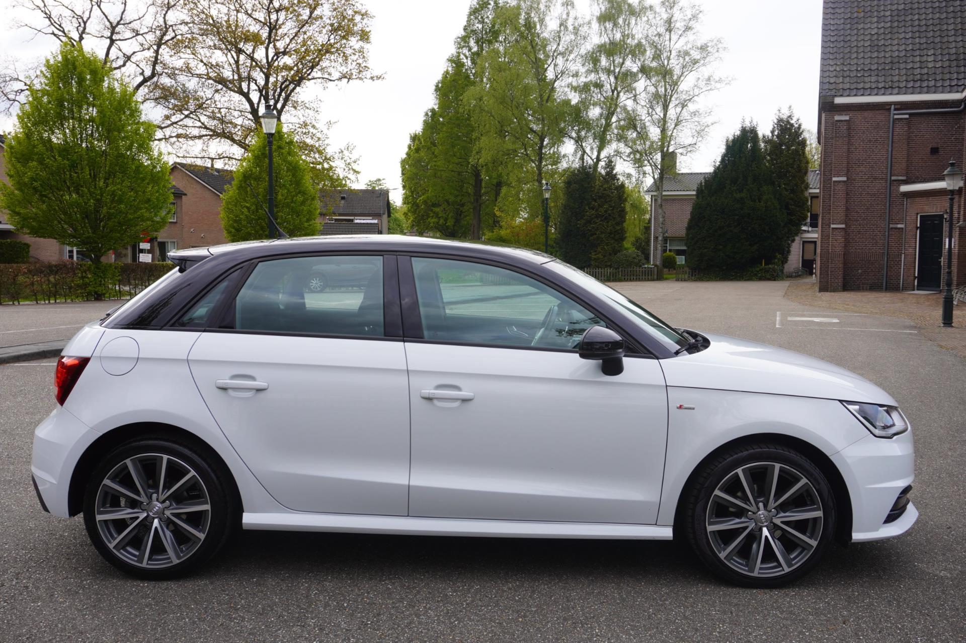 Audi A1 Sportback 1.0 TFSI S-line Adrenalin 5Drs Navi Lm Velgen