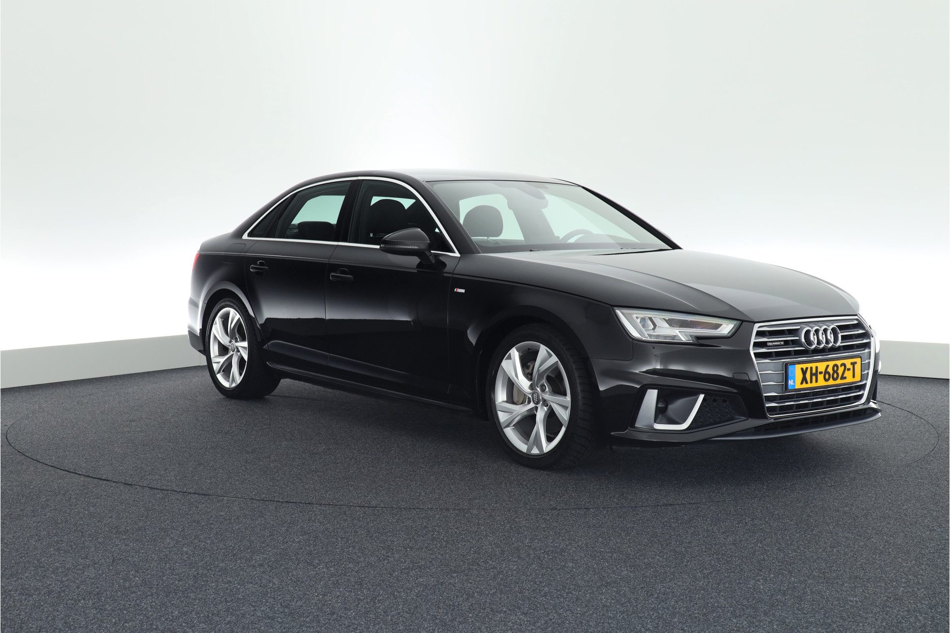 Audi A4 Limousine 40 TDI 190pk S-Tronic quattro 2x S-Line Stoelverwarming Led Navigatie