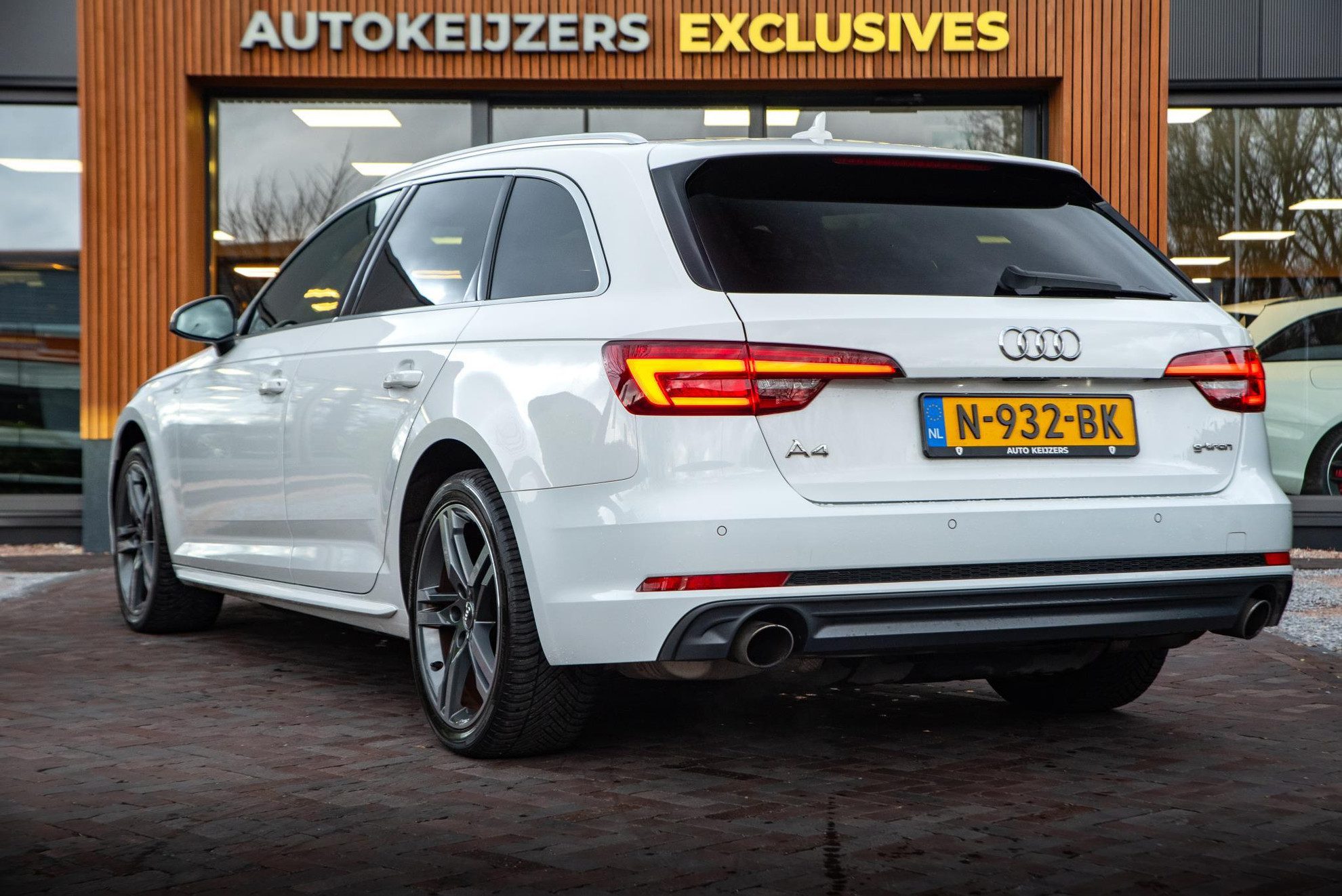 Audi A4 Avant 2.0 TFSI g-tron Design S Line B&O Matrix LED Stoelverw. Clima Cruise 18”LM