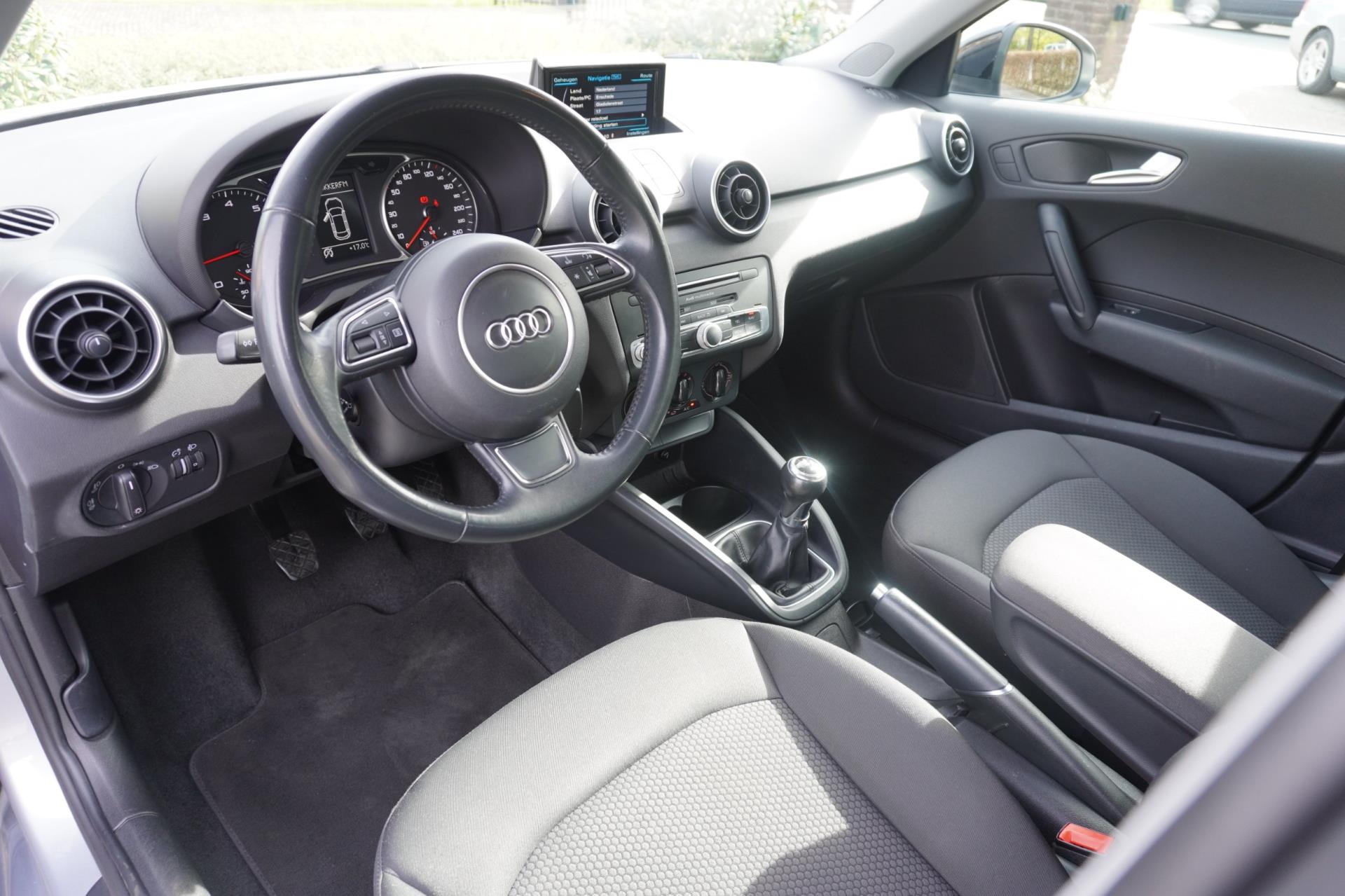 Audi A1 Sportback 1.0 TFSI 5 Drs S-Line Navi 17 Lm