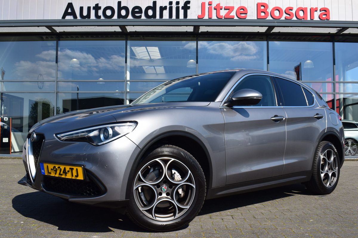 Alfa Romeo Stelvio 2.0 T 280pk Automaat AWD Super Zwart Leder | Full Map Navi | Elek. Stoelen | Bi-Xenon | Camera | Afn. Trekhaak