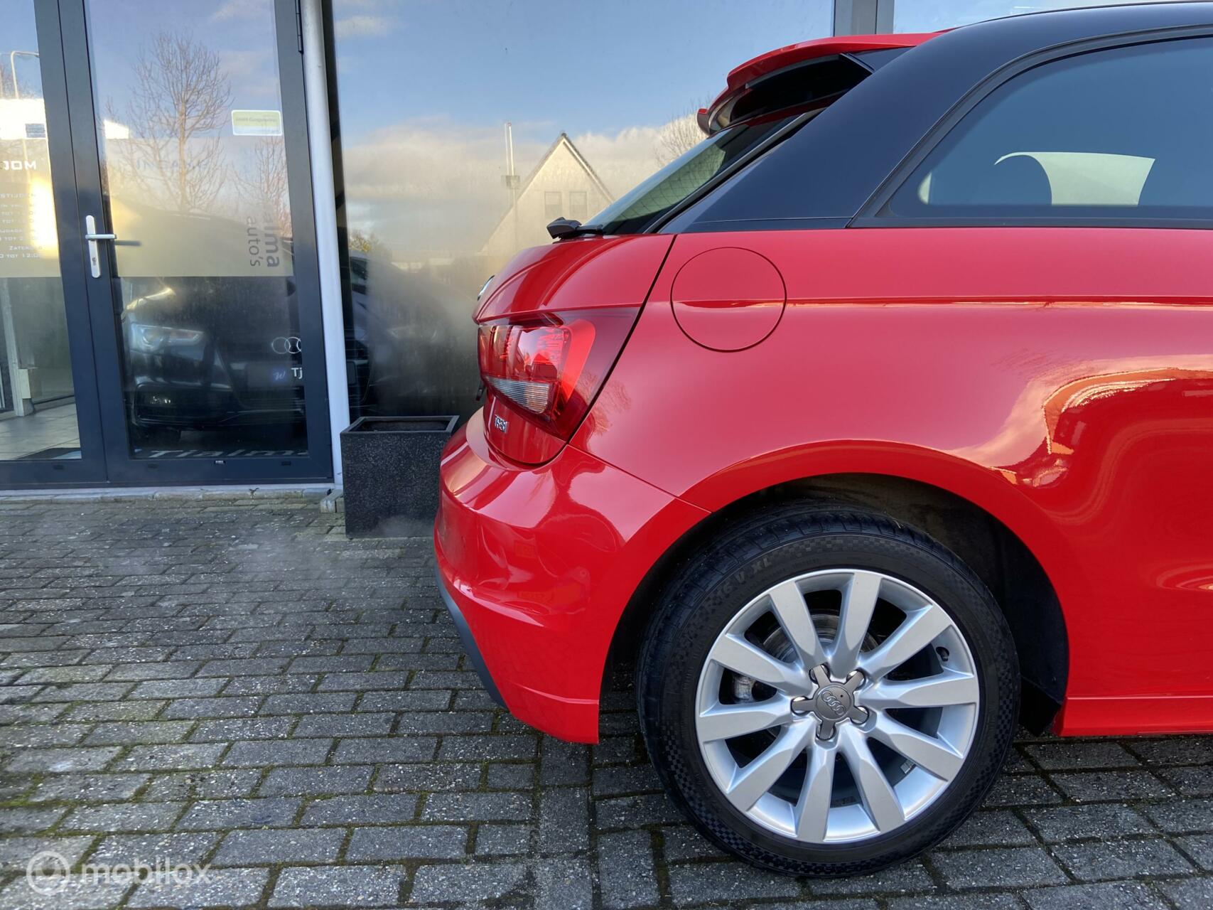 Audi A1  1.2 TFSI Pro Line S Xenon Navi PDC Stuurwiel 17 inch