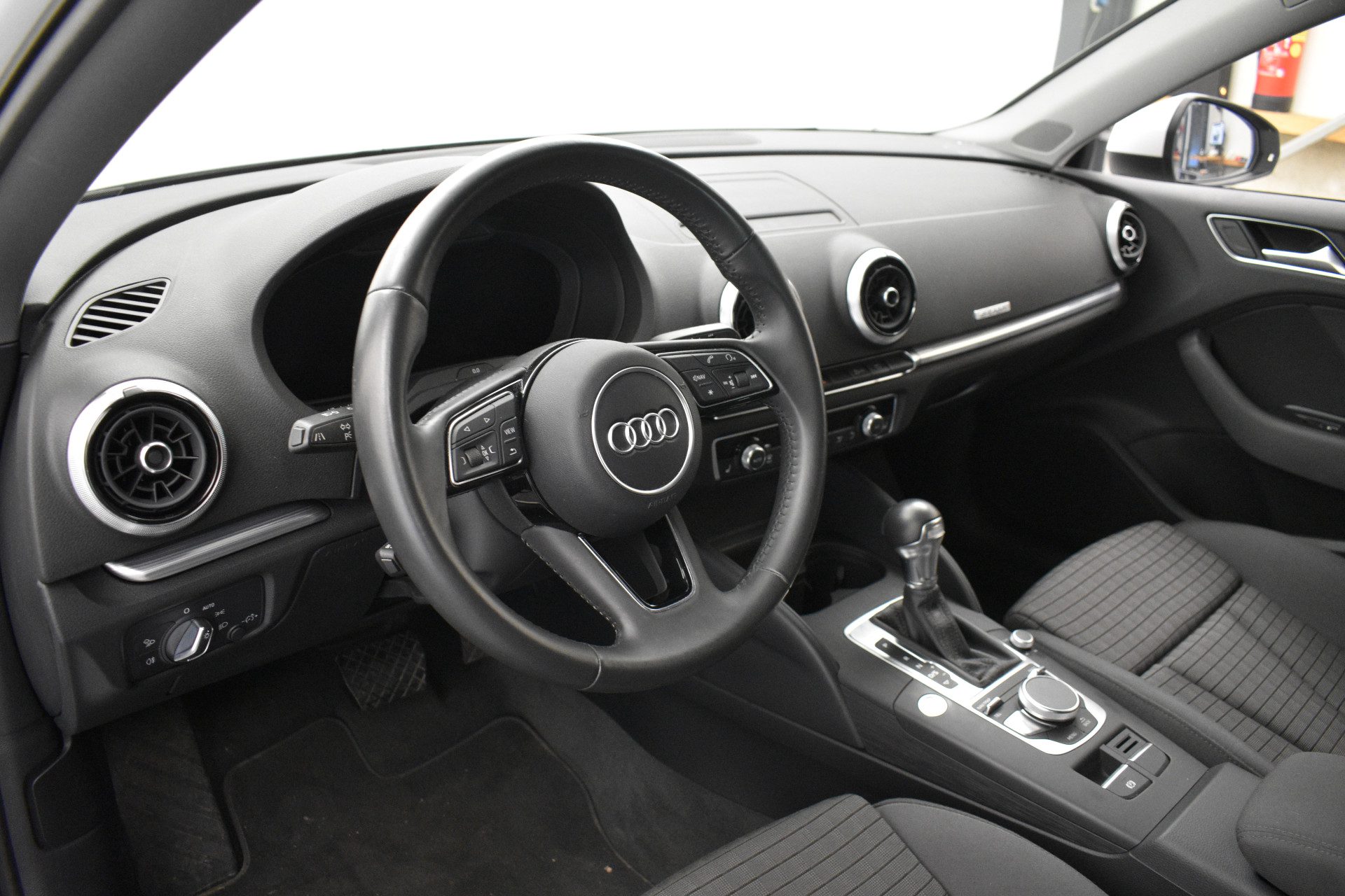 Audi A3 Sportback 1.4 e-tron Sport Virtual Dakrail Keyless PDC v+a Stoelver