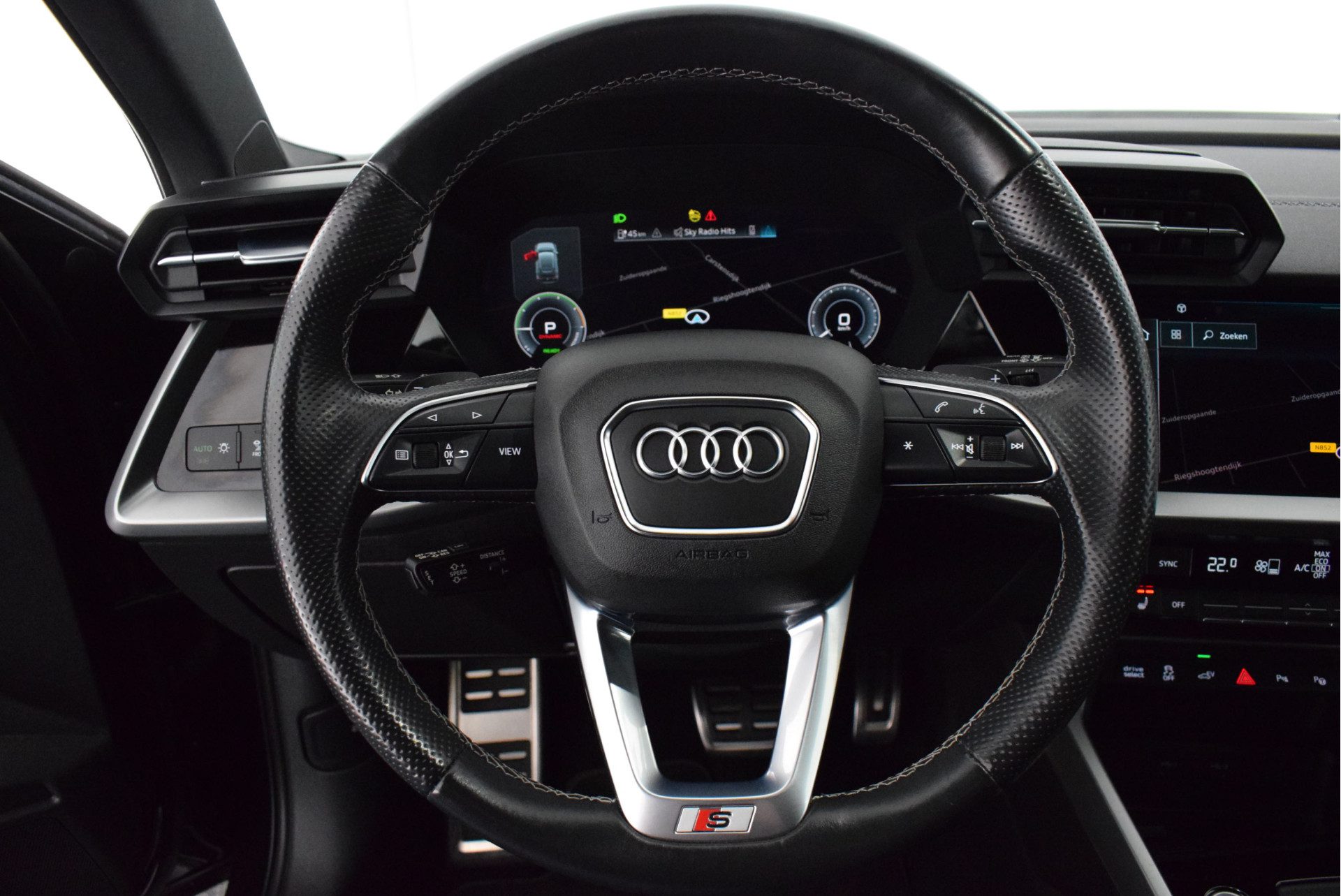 Audi A3 Sportback 40 TFSI e 204pk S-Tronic 2x S-Line Virtual Cockpit Keyless Led Camera Stoelverwarming Navigatie