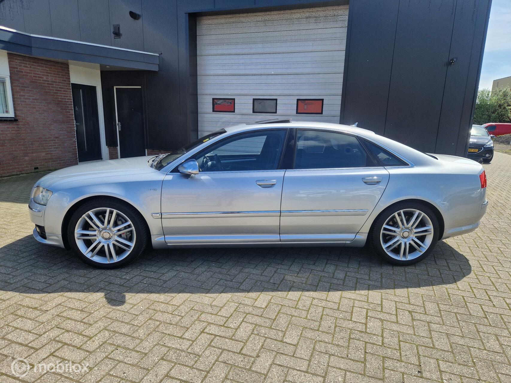 Audi A8 5.2 S8 BOMVOL YOUNGTIMER