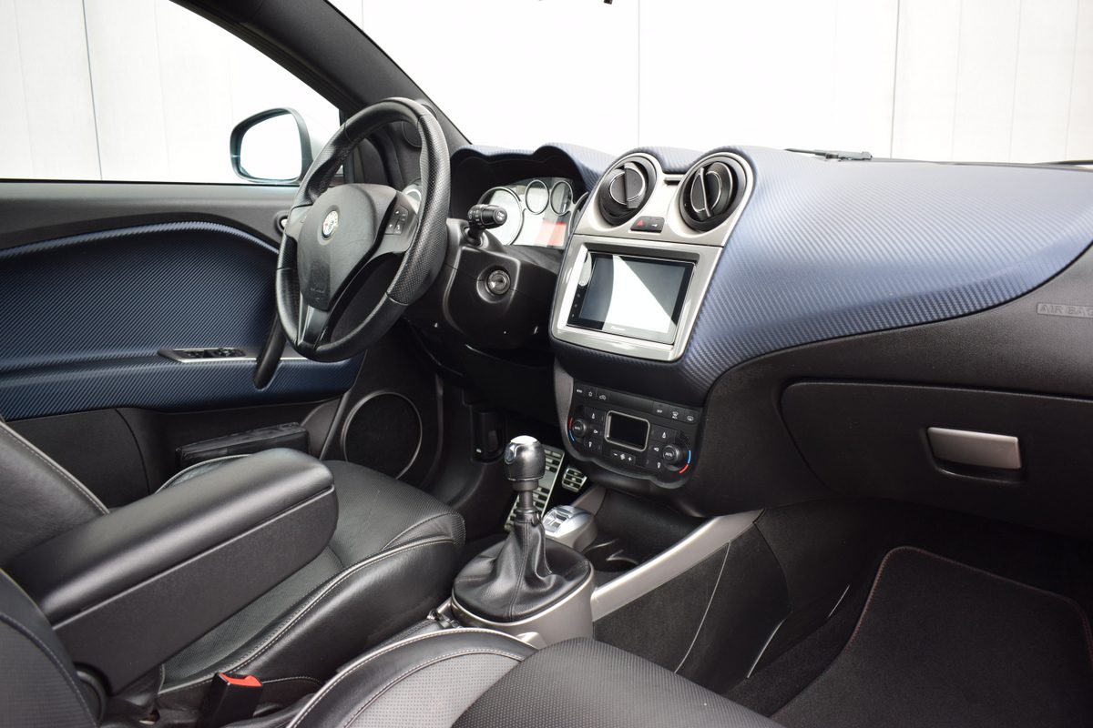 Alfa Romeo MiTo 1.4 T 170pk Quadrifoglio Verde Zwart Leder | Sportstoelen | Telefonie | 18 Inch LMV