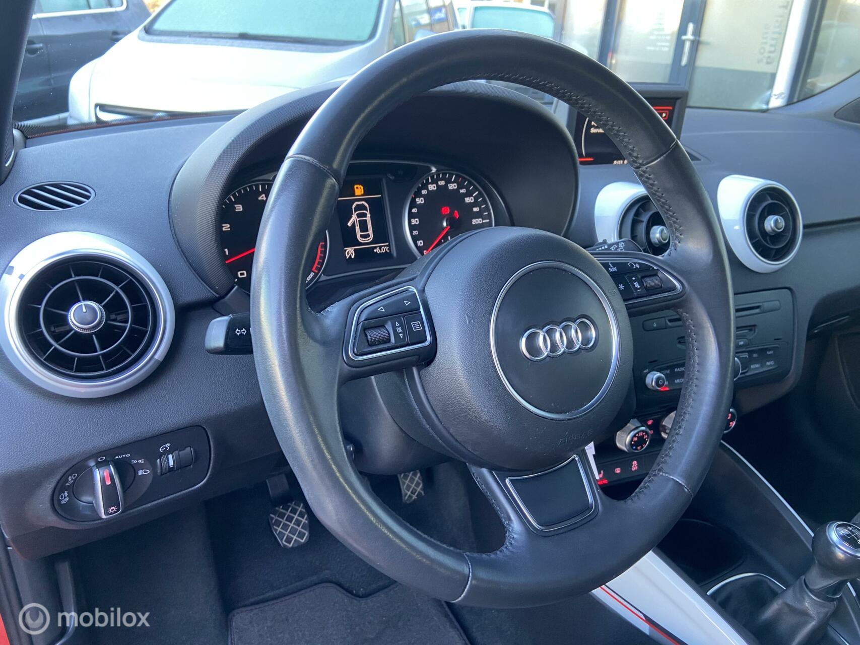 Audi A1  1.2 TFSI Pro Line S Xenon Navi PDC Stuurwiel 17 inch