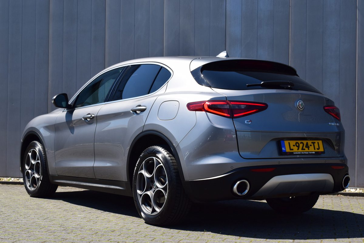 Alfa Romeo Stelvio 2.0 T 280pk Automaat AWD Super Zwart Leder | Full Map Navi | Elek. Stoelen | Bi-Xenon | Camera | Afn. Trekhaak