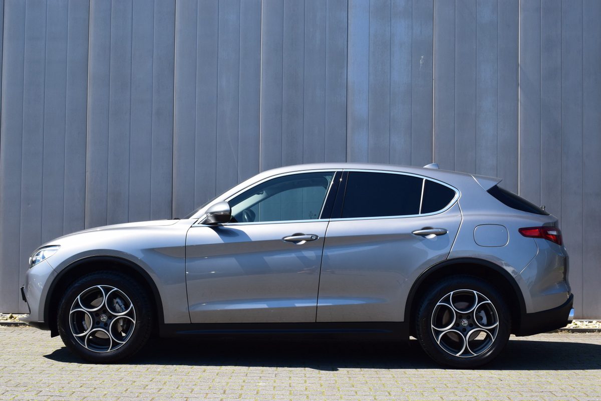 Alfa Romeo Stelvio 2.0 T 280pk Automaat AWD Super Zwart Leder | Full Map Navi | Elek. Stoelen | Bi-Xenon | Camera | Afn. Trekhaak