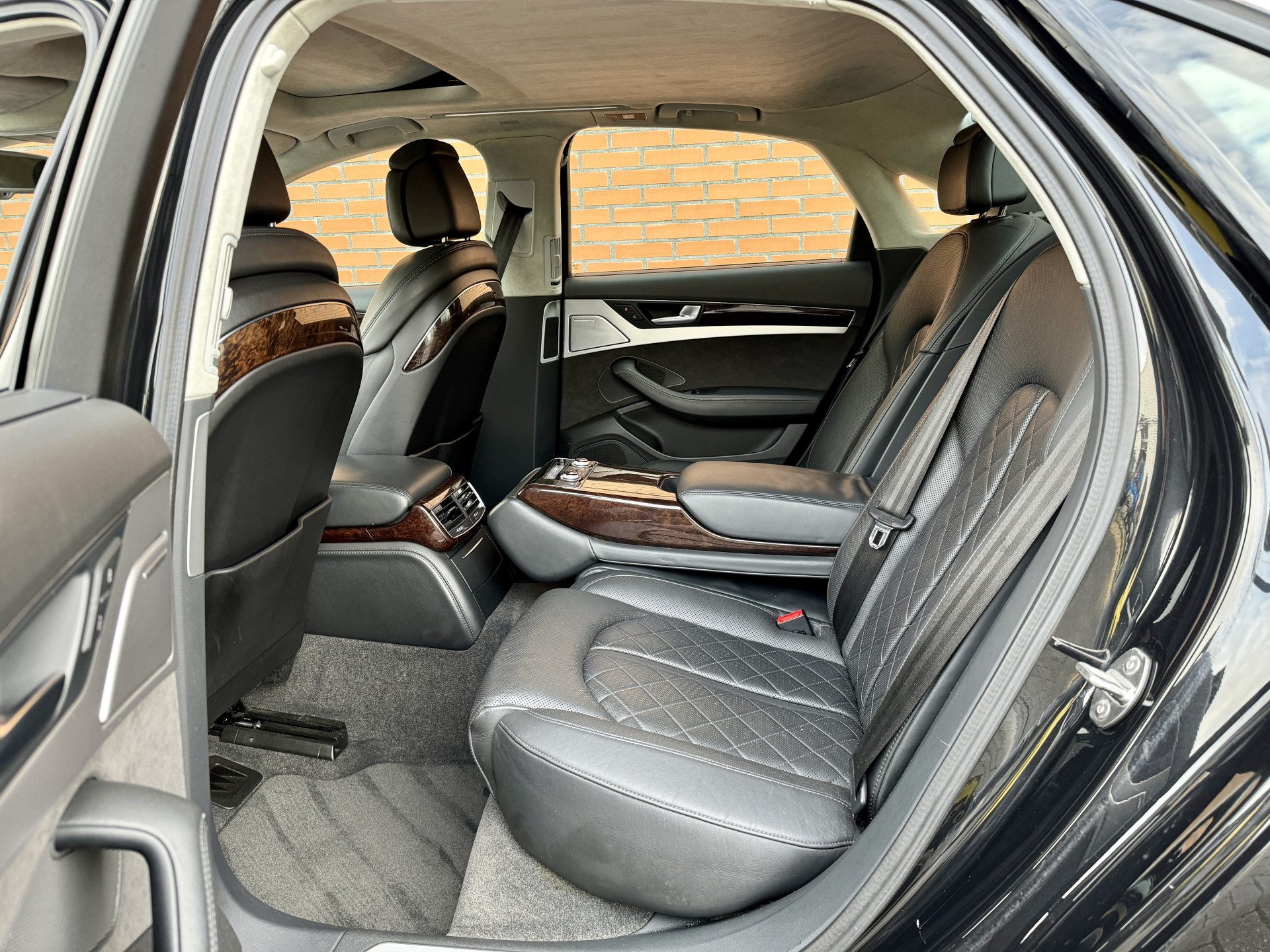 Audi A8 4.2 FSI quattro Pro Line+ | 371 PK! | 8 Cilinder | Softclose | Luchtvering | Nachtzicht | Stoelventilatie | Camera | Standkachel | Massage Stoelen | 20″ Lichtmetaal | Geheugen Stoelen |