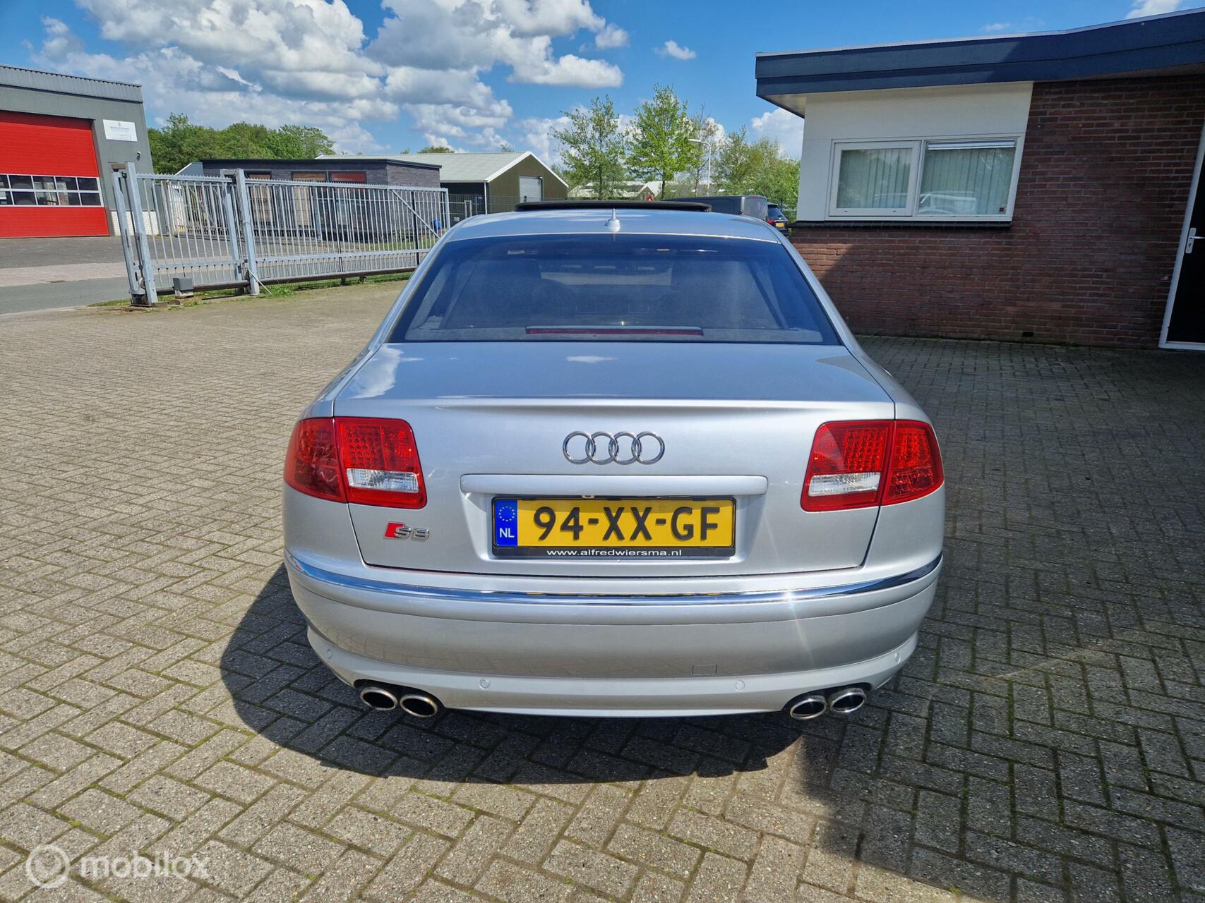 Audi A8 5.2 S8 BOMVOL YOUNGTIMER