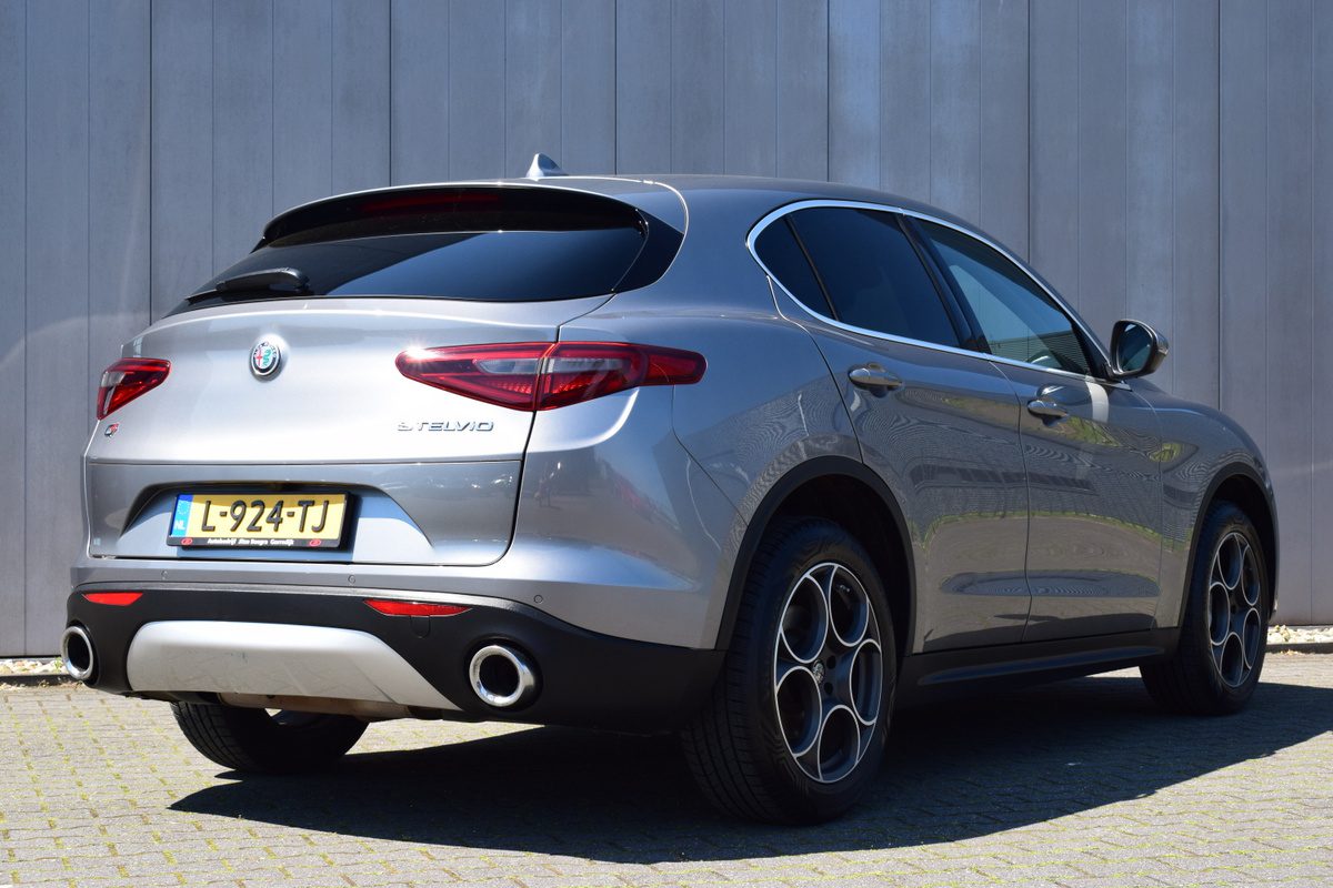 Alfa Romeo Stelvio 2.0 T 280pk Automaat AWD Super Zwart Leder | Full Map Navi | Elek. Stoelen | Bi-Xenon | Camera | Afn. Trekhaak