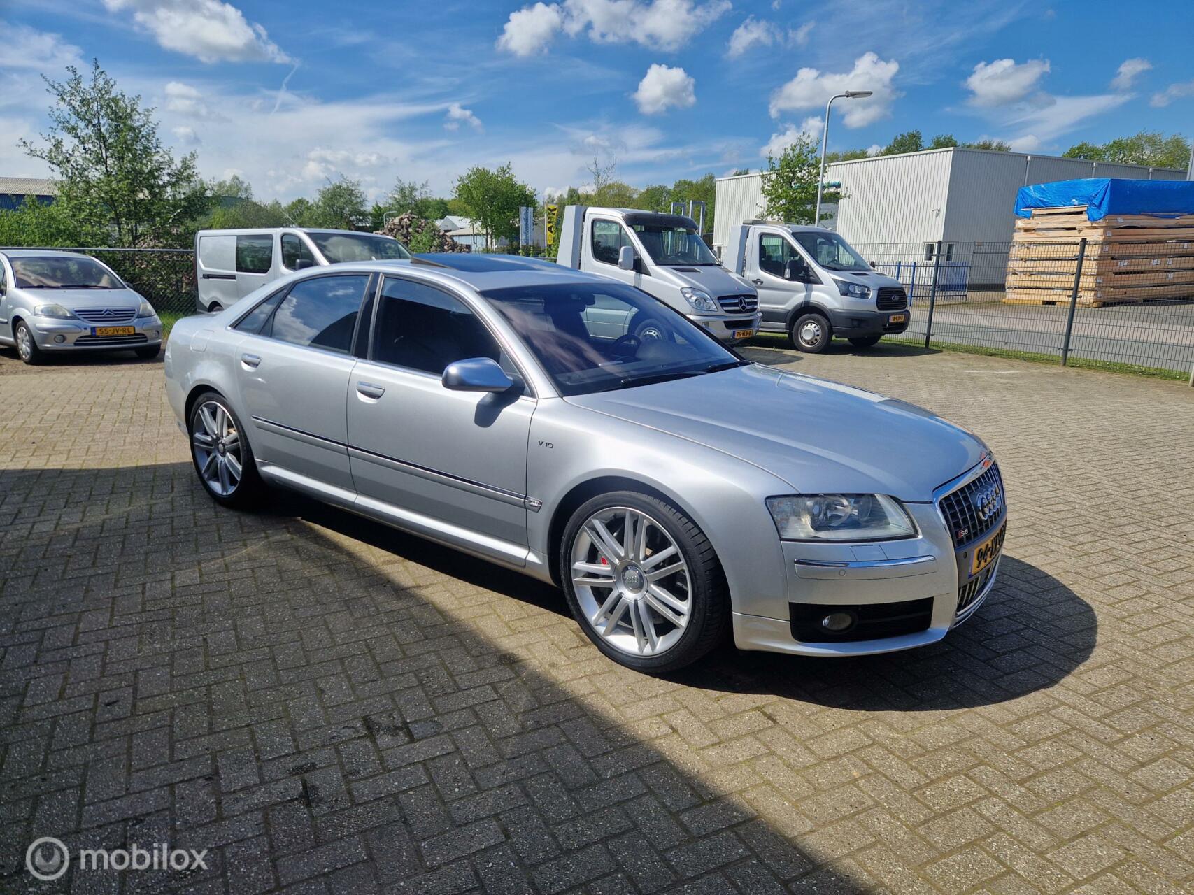 Audi A8 5.2 S8 BOMVOL YOUNGTIMER