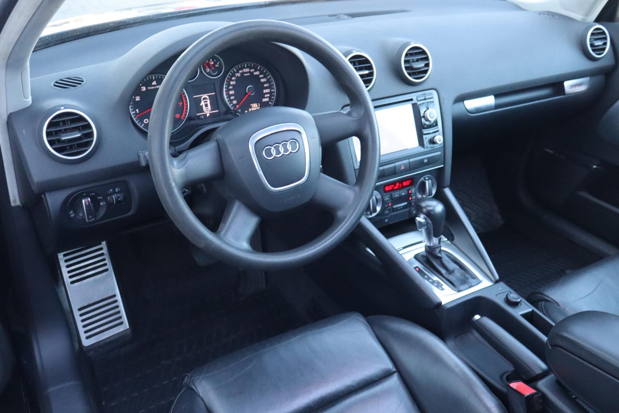 Audi A3 1.4 TFSI Attraction Pro Line Business Schuif- kanteldak, Lederen interieur, Radio met navigatie, Climate control, Cruise control