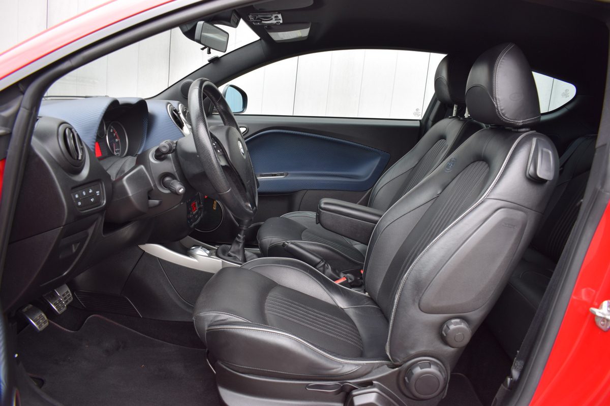 Alfa Romeo MiTo 1.4 T 170pk Quadrifoglio Verde Zwart Leder | Sportstoelen | Telefonie | 18 Inch LMV