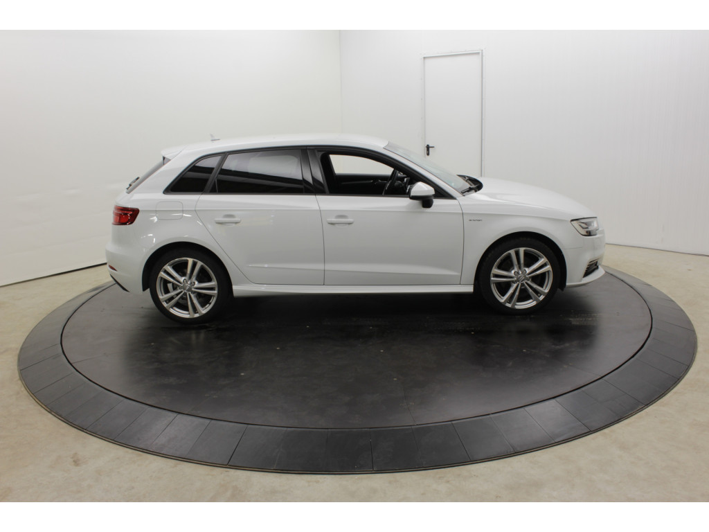 Audi A3 Sportback 1.4 e-tron Sport S-line Virtual Dash Navi PDC V+A Lane Assist