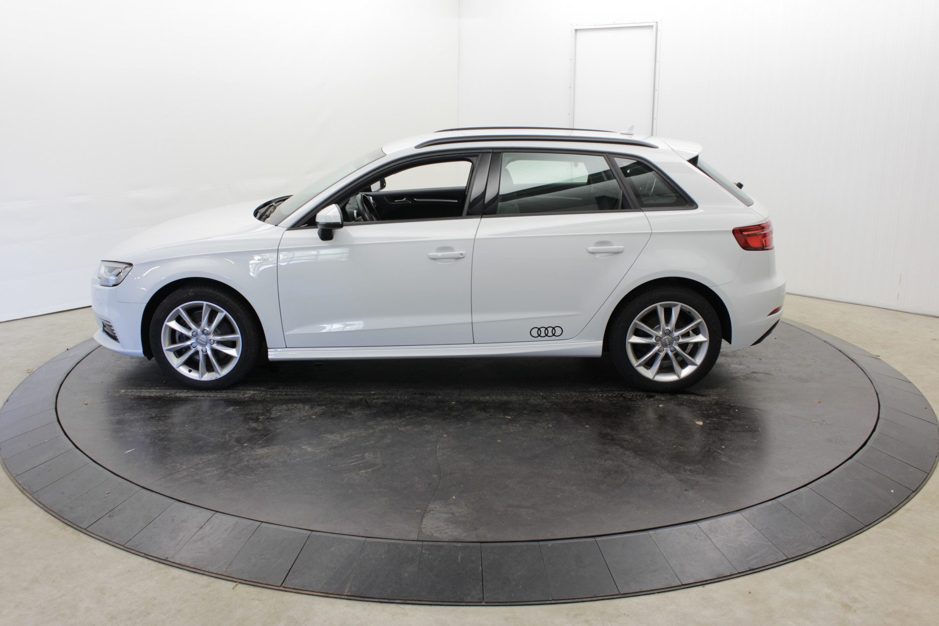 Audi A3 Sportback 1.4 e-tron Sport Virtual Dakrail Keyless PDC v+a Stoelver