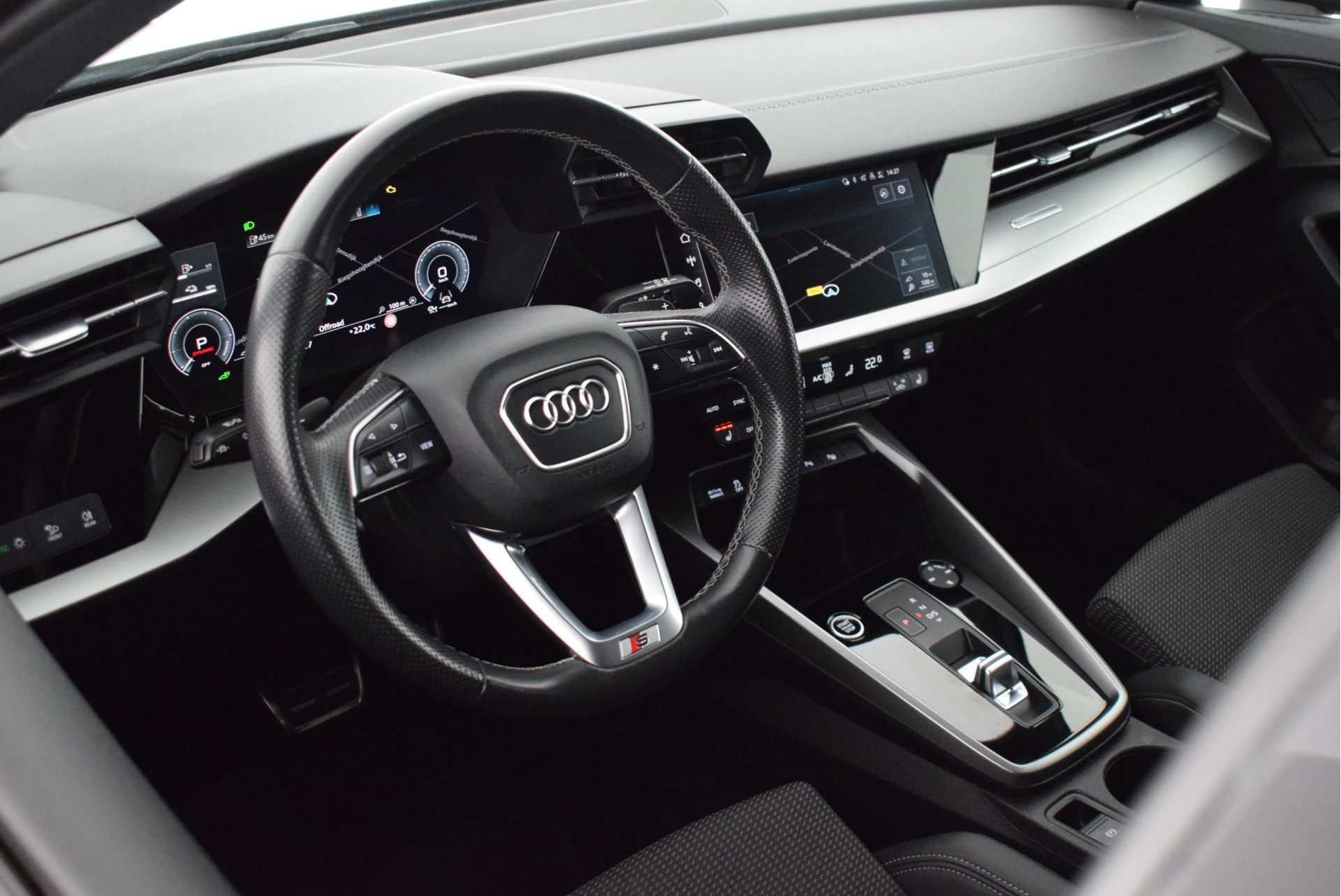 Audi A3 Sportback 40 TFSI e 204pk S-Tronic 2x S-Line Virtual Cockpit Keyless Led Camera Stoelverwarming Navigatie