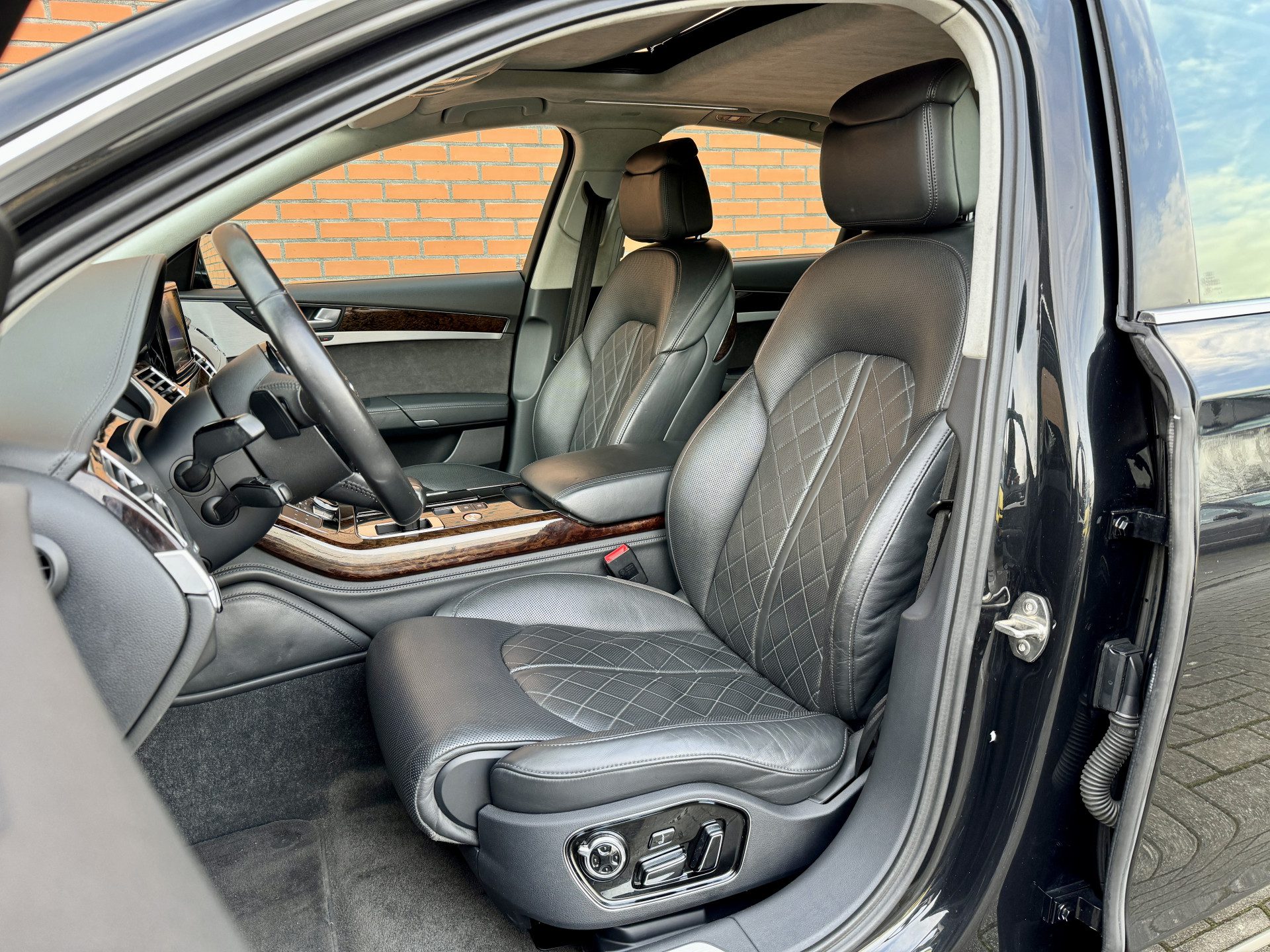 Audi A8 4.2 FSI quattro Pro Line+ | 371 PK! | 8 Cilinder | Softclose | Luchtvering | Nachtzicht | Stoelventilatie | Camera | Standkachel | Massage Stoelen | 20″ Lichtmetaal | Geheugen Stoelen |