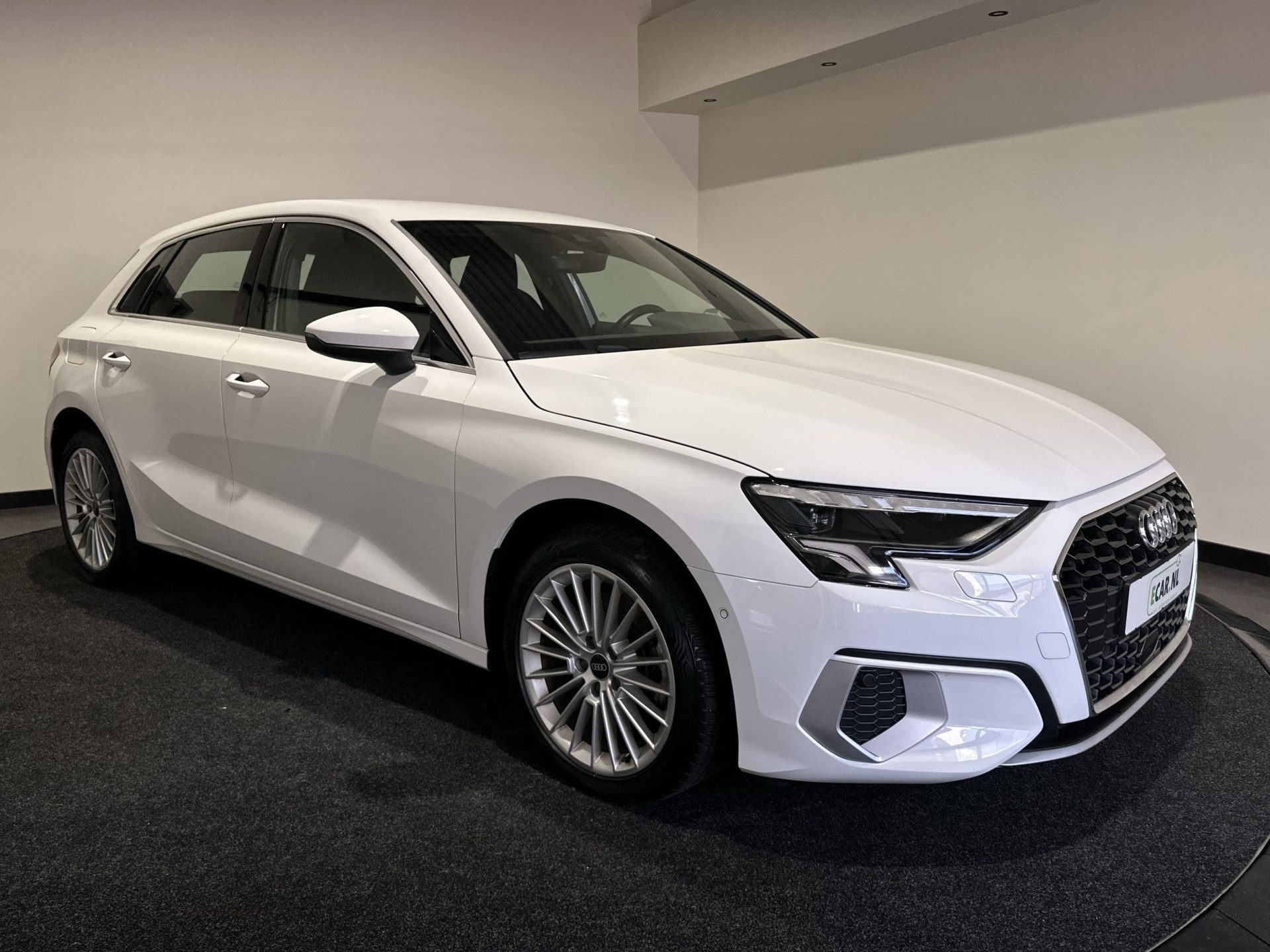 Audi A3 Sportback 40 TFSI e Business edition | Parkeerassistent met sensoren voor en achter |