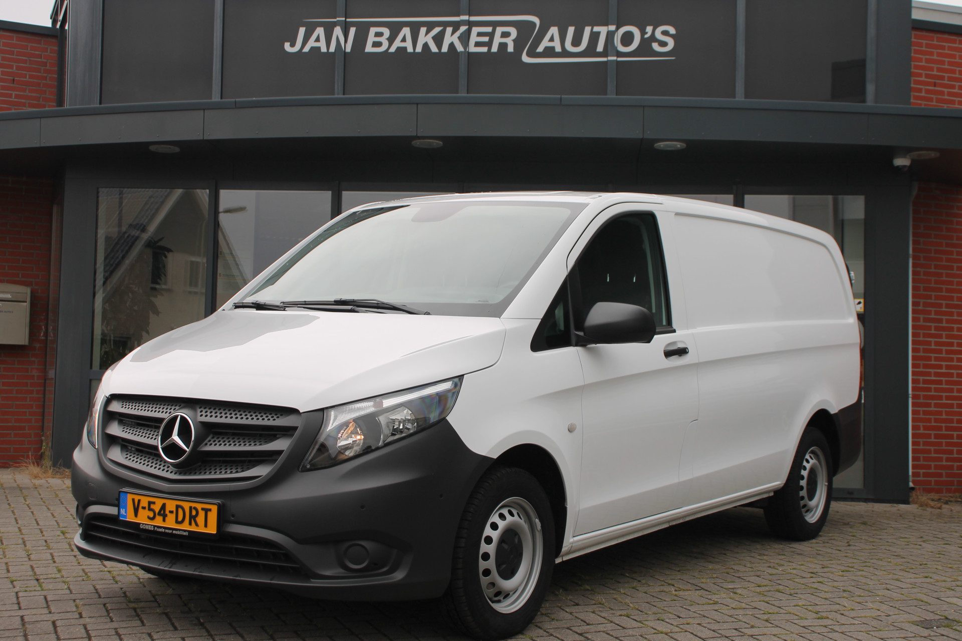 Mercedes-Benz Vito 110 CDI Lang | DEMO | Trekhaak | Camera ✅ Luxe tussenschot ✅ 3 persoons ✅ fabrieksgarantie