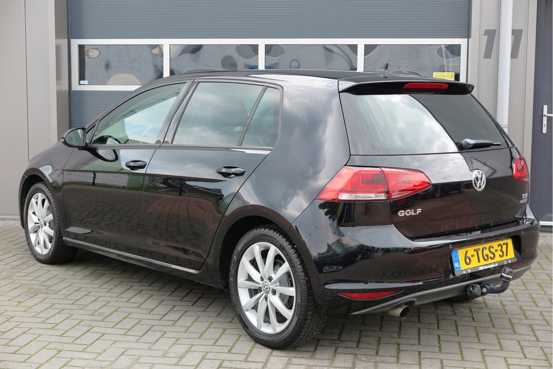 Volkswagen Golf 1.2 TSI 77kw 105pk Highline , Navi , pdc , trekhaak , Airco, Stoelverwarming + massage , Buitenspiegels inklapbaar,. etc