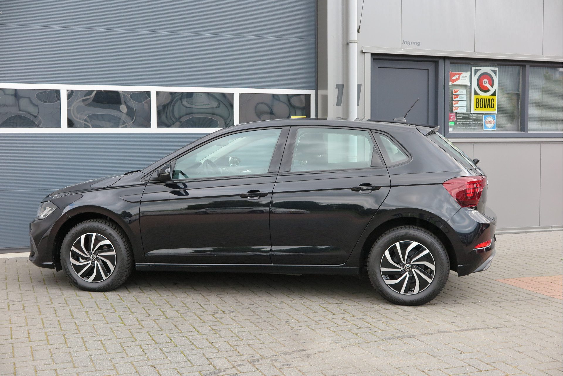 Volkswagen Polo 1.0 TSI 95pk Life Adaptive cruise, DAB+ , Carplay, PDC , Buitenspiegels inklapbaar. Navigeren via smartphone,etc.