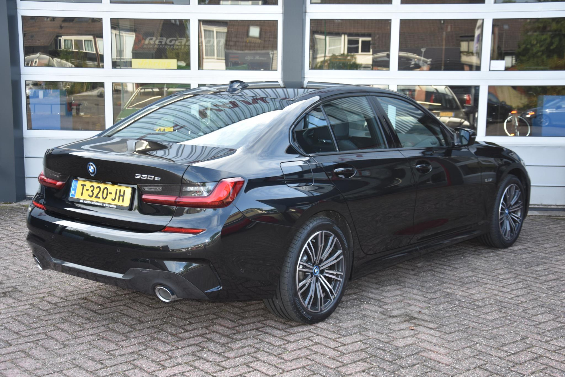 BMW 3-serie 330e M SPORT PAKKET LET OP; 18000KM NIEUW