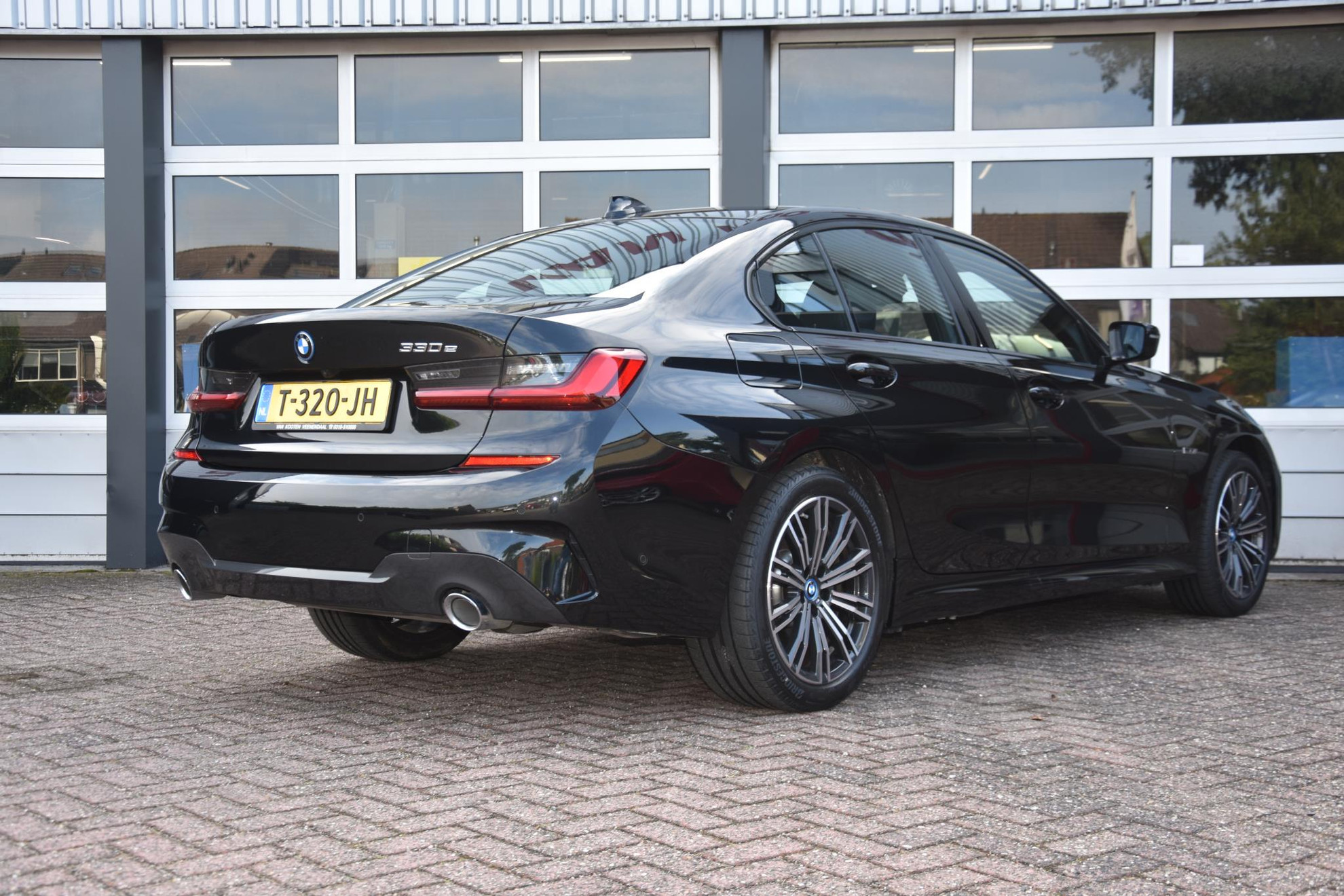 BMW 3-serie 330e M SPORT PAKKET LET OP; 18000KM NIEUW