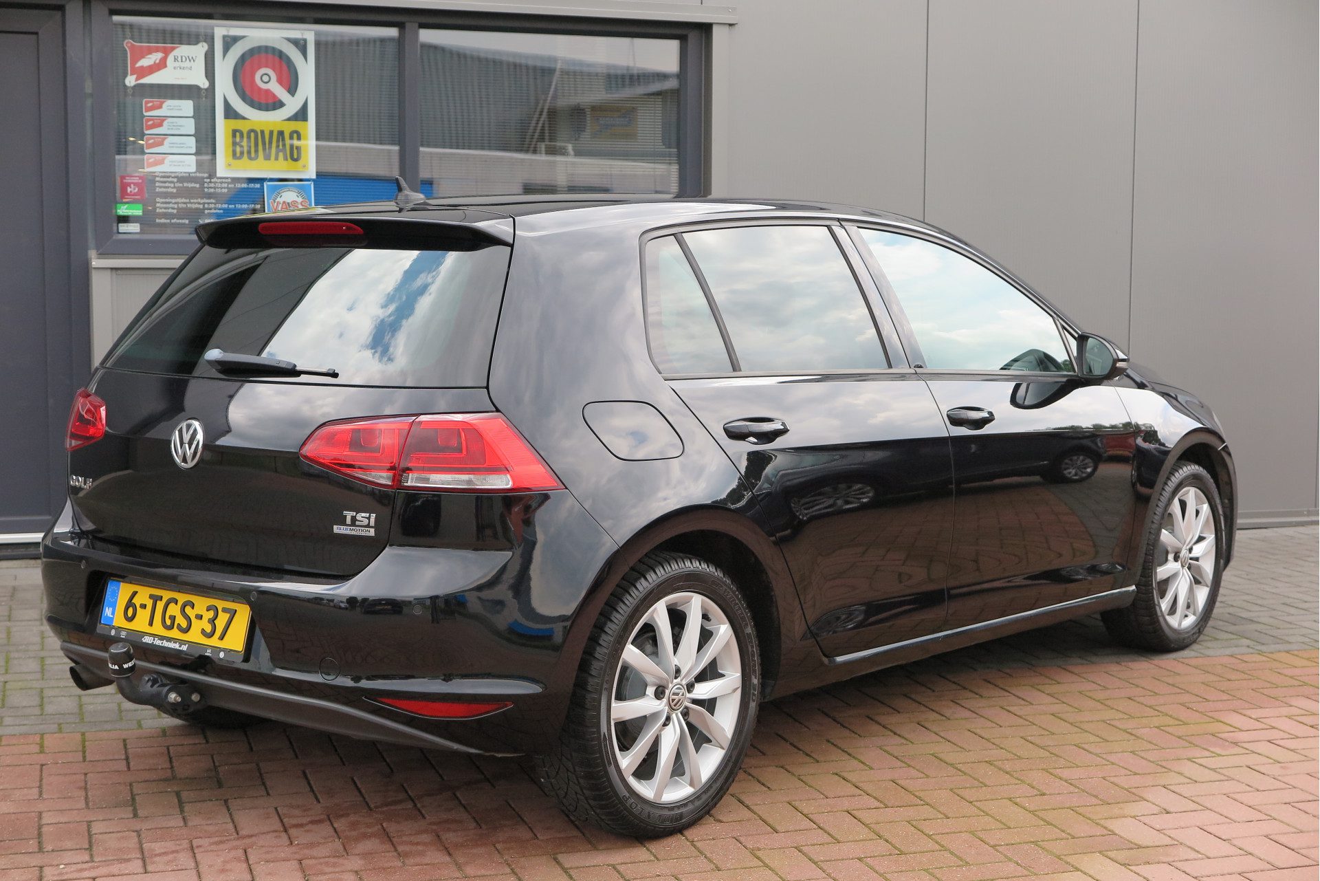 Volkswagen Golf 1.2 TSI 77kw 105pk Highline , Navi , pdc , trekhaak , Airco, Stoelverwarming + massage , Buitenspiegels inklapbaar,. etc