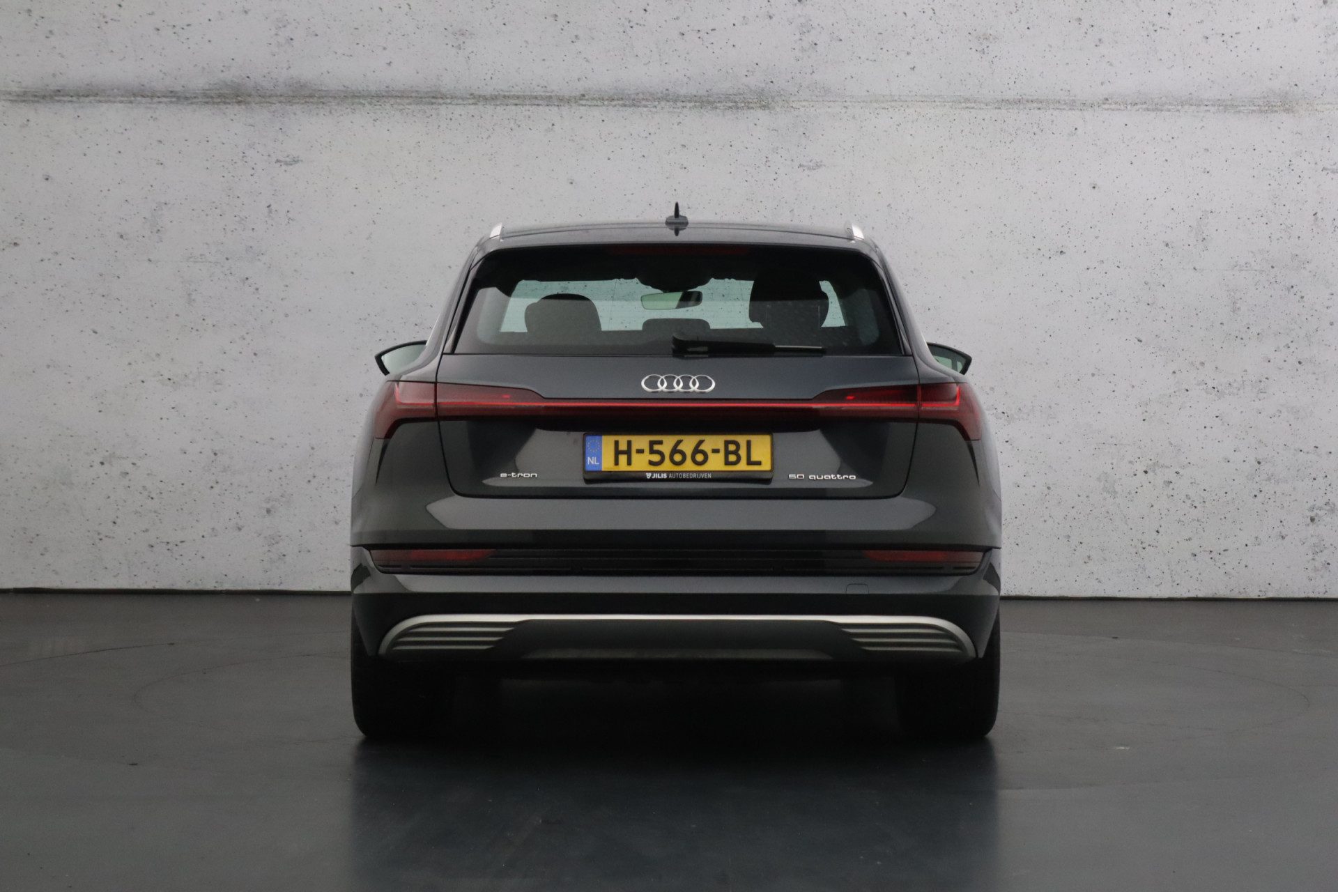 Audi e-tron e-tron 50 quattro Launch edition 71 kWh | Electronic climate control | Parkeersensoren | LED koplampen | Navigatie