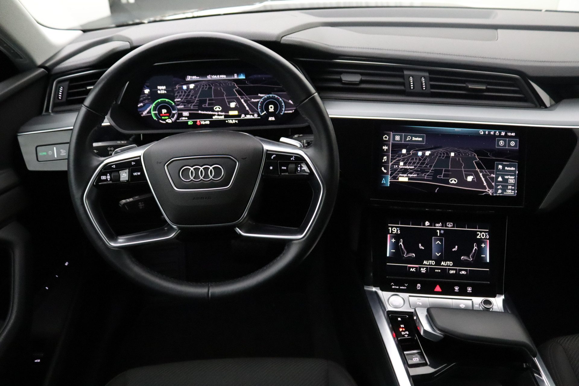 Audi e-tron e-tron 50 quattro Launch edition 71 kWh | Electronic climate control | Parkeersensoren | LED koplampen | Navigatie