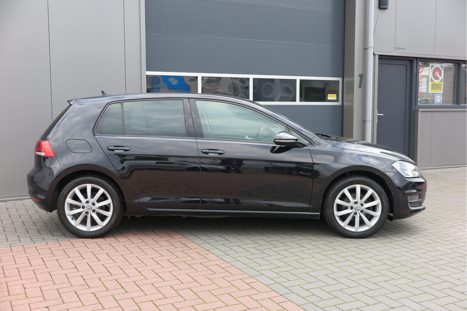 Volkswagen Golf 1.2 TSI 77kw 105pk Highline , Navi , pdc , trekhaak , Airco, Stoelverwarming + massage , Buitenspiegels inklapbaar,. etc